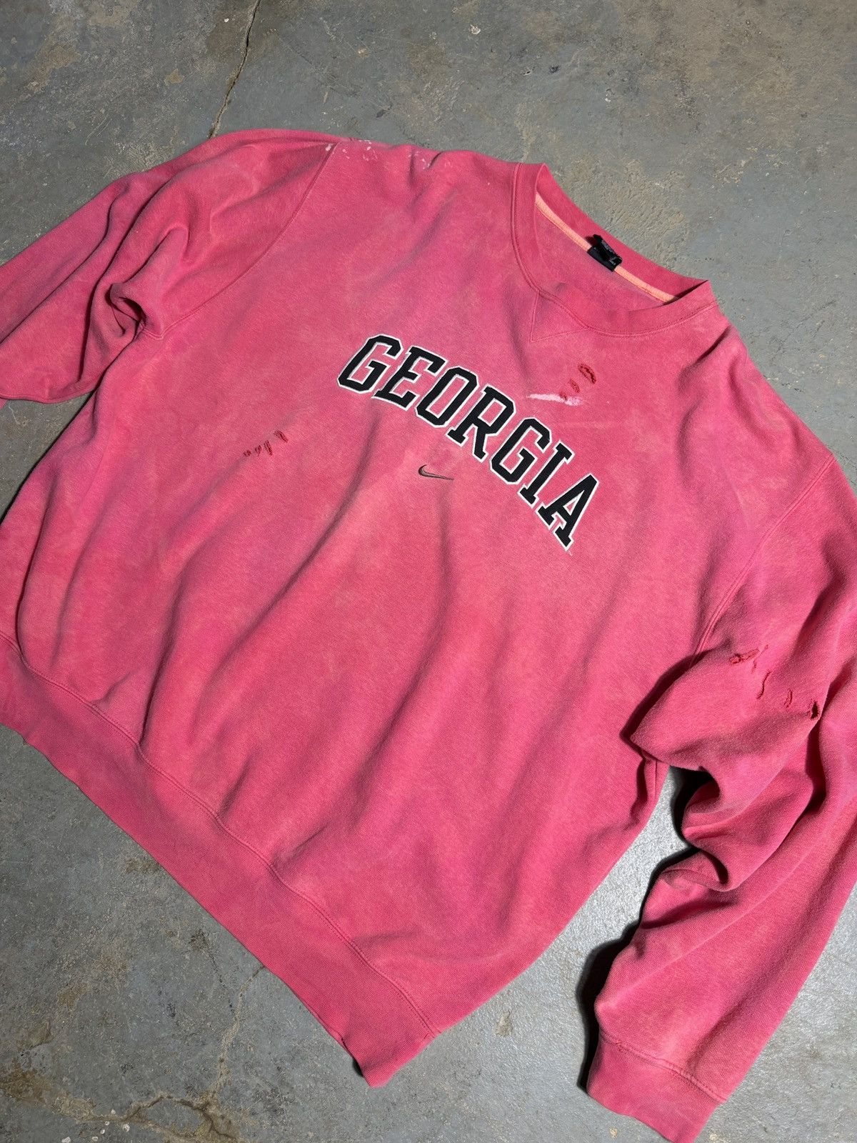 Nike Vintage Nike Faded and Distressed Georgia Bulldogs Crewneck Size US XXL / EU 58 / 5 - 2 Thumbnail