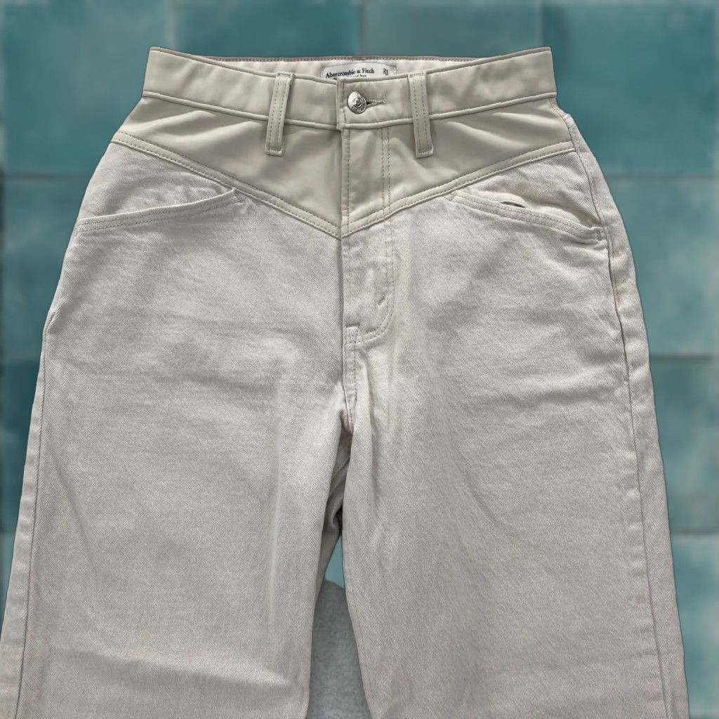 Abercrombie & Fitch Abercrombie & Fitch Curve Love Jeans Women's 26/2 Short 90s Straight Relaxed Beige Cotton Spandex Denim Jeans Women 90s Theme Mens Womens Size 26" / US 2 / IT 38 - 1 Thumbnail