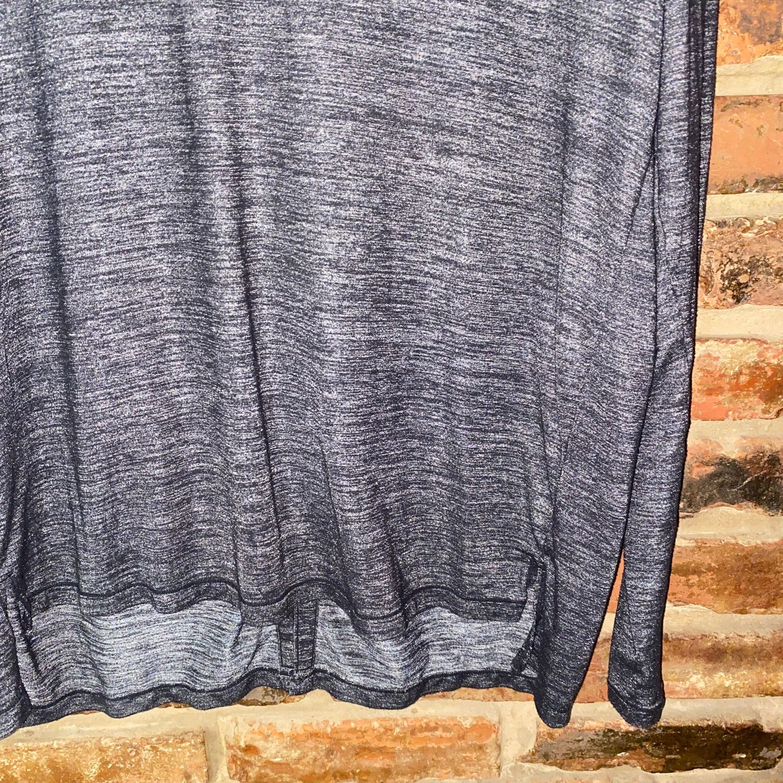 Athleta Athleta Odyssey Heathered Gray Split-Back Top Medium Size M / US 6-8 / IT 42-44 - 4 Thumbnail