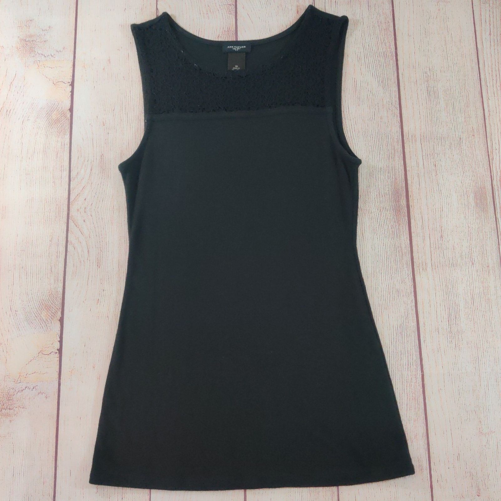 Ann Taylor Ann Taylor fitted crochet peek-a-boo sleeveless top sz XS Size XS / US 0-2 / IT 36-38 - 6 Thumbnail