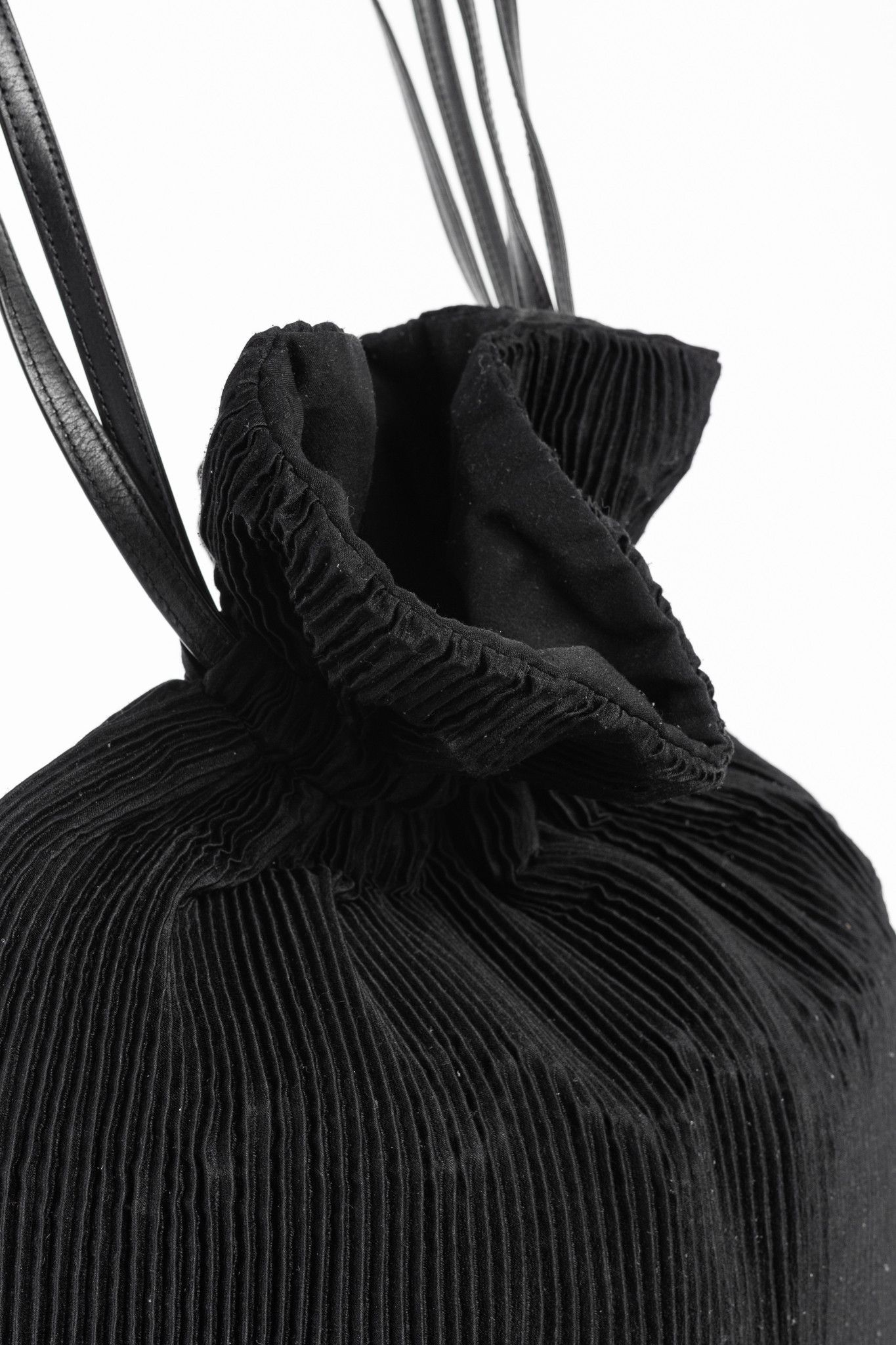 Y's Y's Black Pleated Satin Leather-Drawstring Backpack Size ONE SIZE - 8 Thumbnail