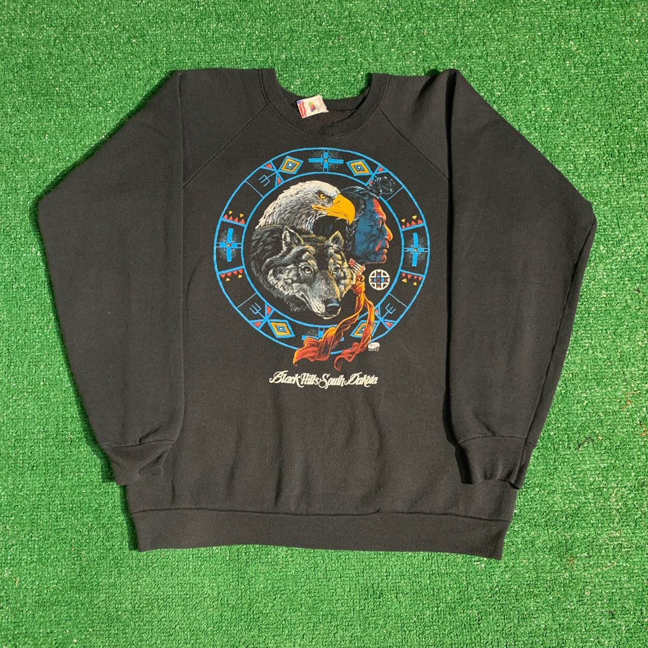 Fruit Of The Loom × Vintage Vintage 90s Black Hills South Dakota Native American Sweat Size US XL / EU 56 / 4 - 1 Thumbnail