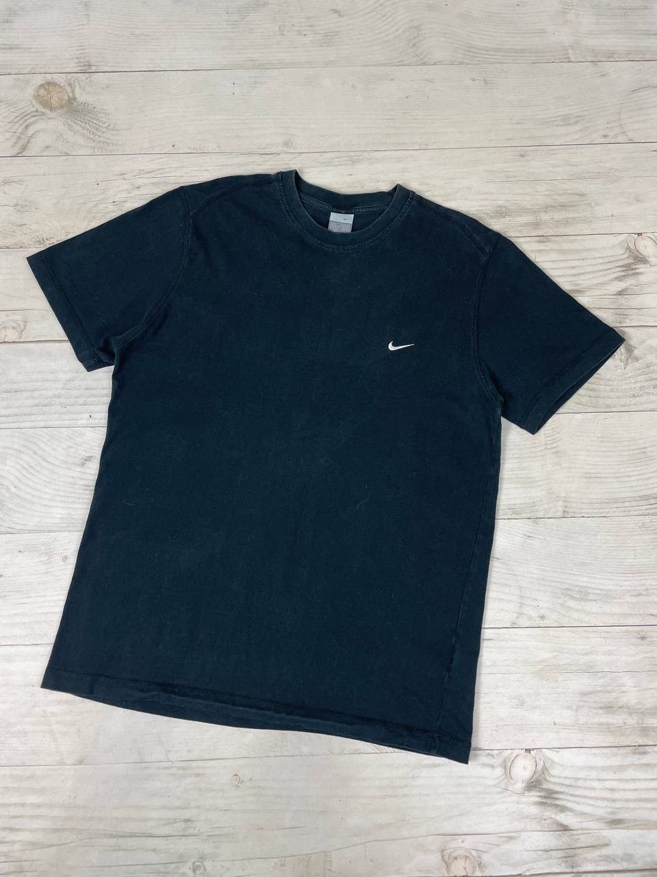 Nike Vintage Nike Logo Swoosh 00s T Shirt Size US L / EU 52-54 / 3 - 1 Thumbnail