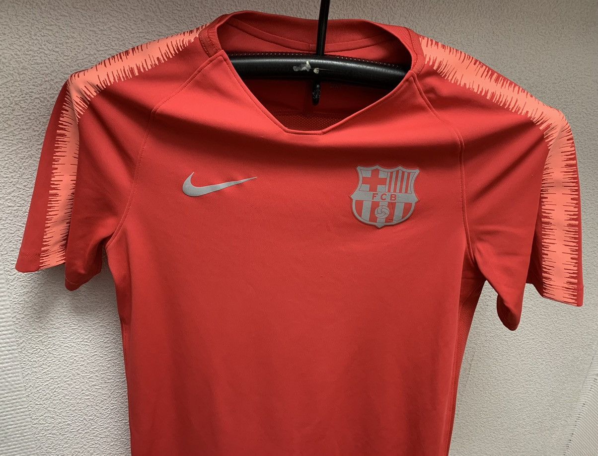 Nike Nike Barcelona soccer jersey S size Size US M / EU 48-50 / 2 - 2 Thumbnail