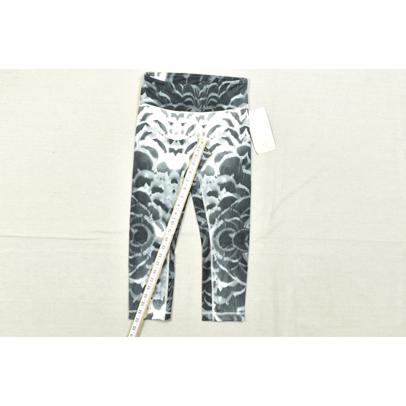 Lululemon Lululemon Wunder Under Crop II Leggings Size 4 Black White Full-On Luon Womens Crop Pants Skinny 26 in Inseam Size 27" / US 4 / IT 40 - 3 Thumbnail