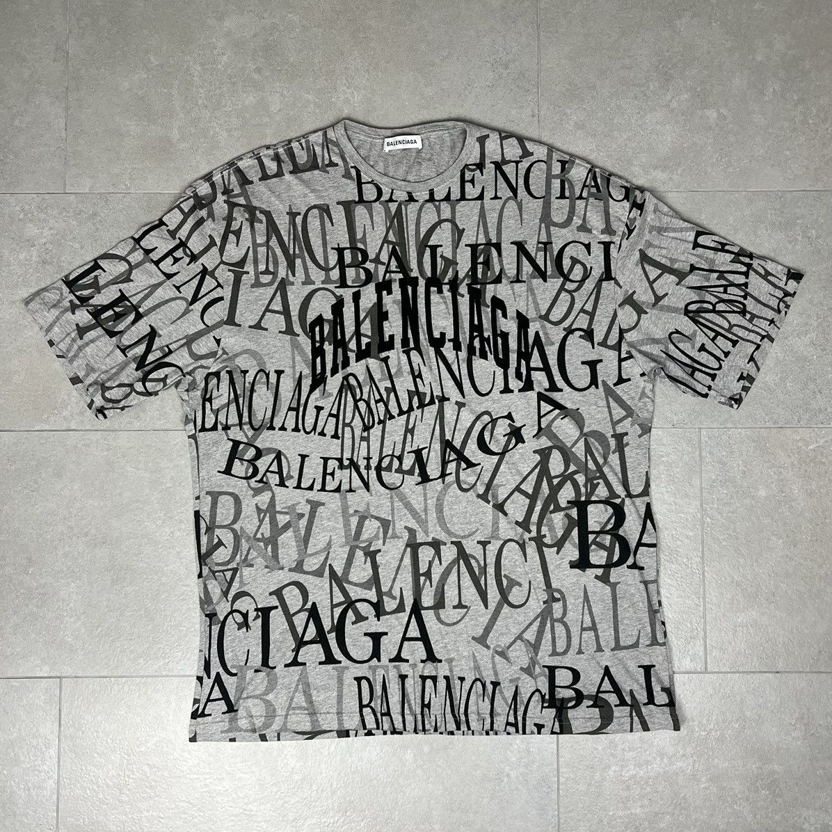 ✨希少✨BALENCIAGA 19SS Allover Logo T-Shirt 0400023069451_FADEDBLACK?wid=