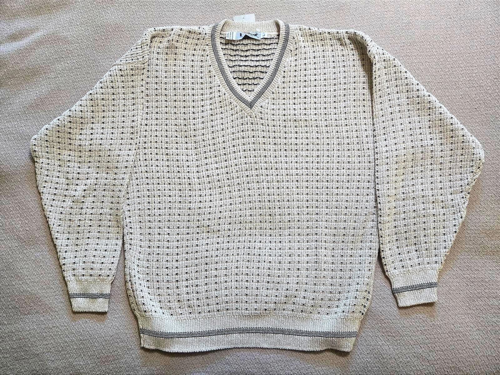 Lavane Lavane Sweater L | Textured V-Neck Knit NWT Size US L / EU 52-54 / 3 - 3 Thumbnail