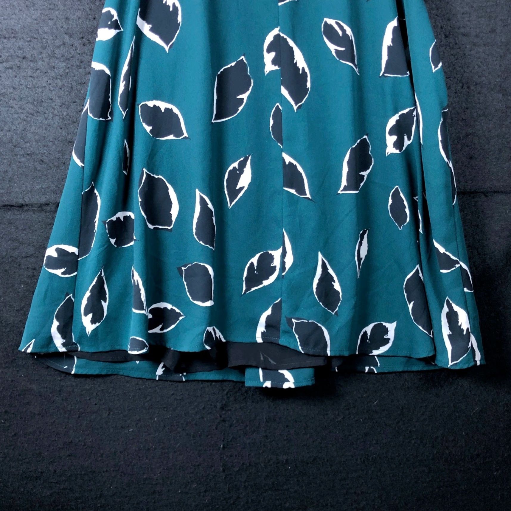 Loft LOFT Blouse Sleeveless Crew Neck Lined Dark Teal Leaf Print Womens Small Shirt Casual Workwear Boho Floral Pattern Short Size S / US 4 / IT 40 - 3 Thumbnail