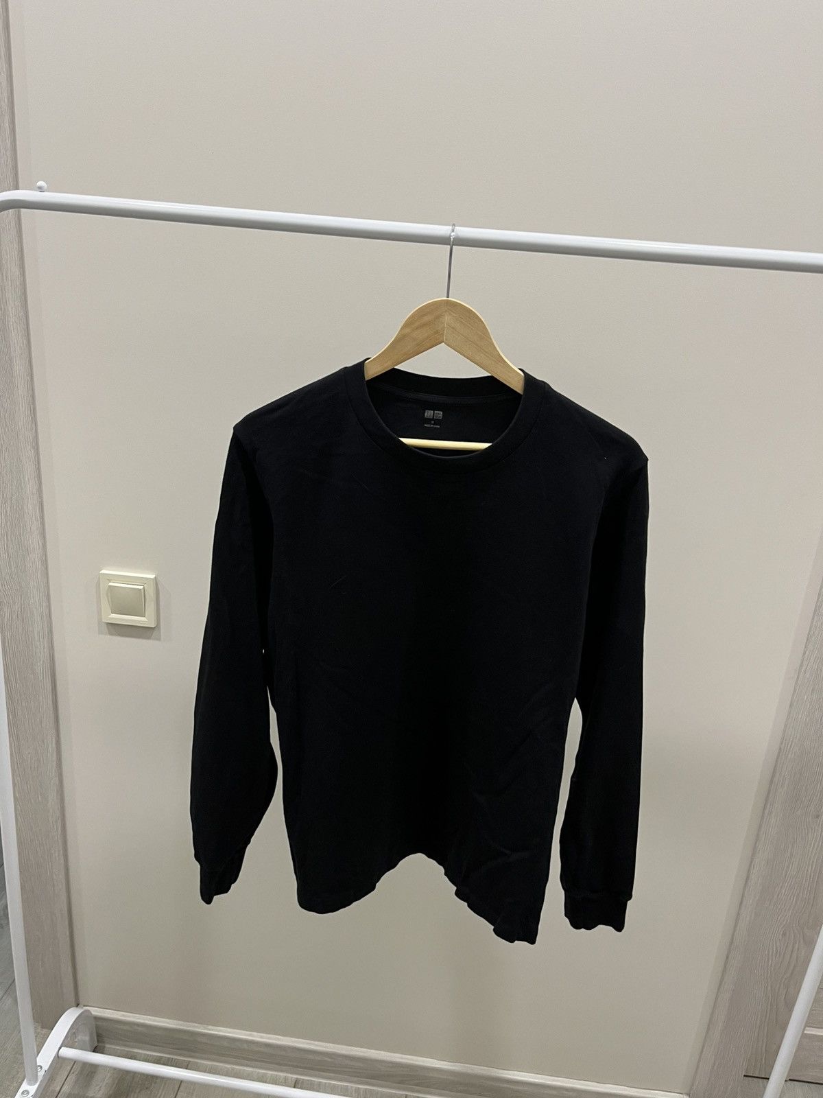 Uniqlo Uniqlo Sweatshirt Black Sweatshirt Vintage Y2K Size M Size US M / EU 48-50 / 2 - 1 Thumbnail