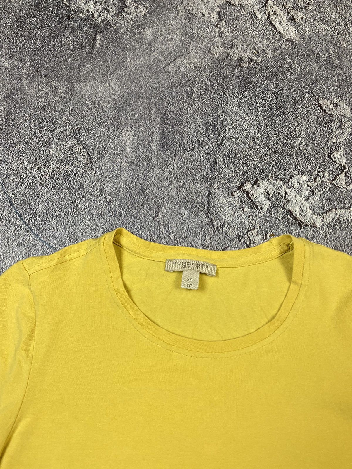 Burberry VTG Burberry Brit Yellow Ladies Glamour T-shirt Size XS / US 0-2 / IT 36-38 - 4 Thumbnail
