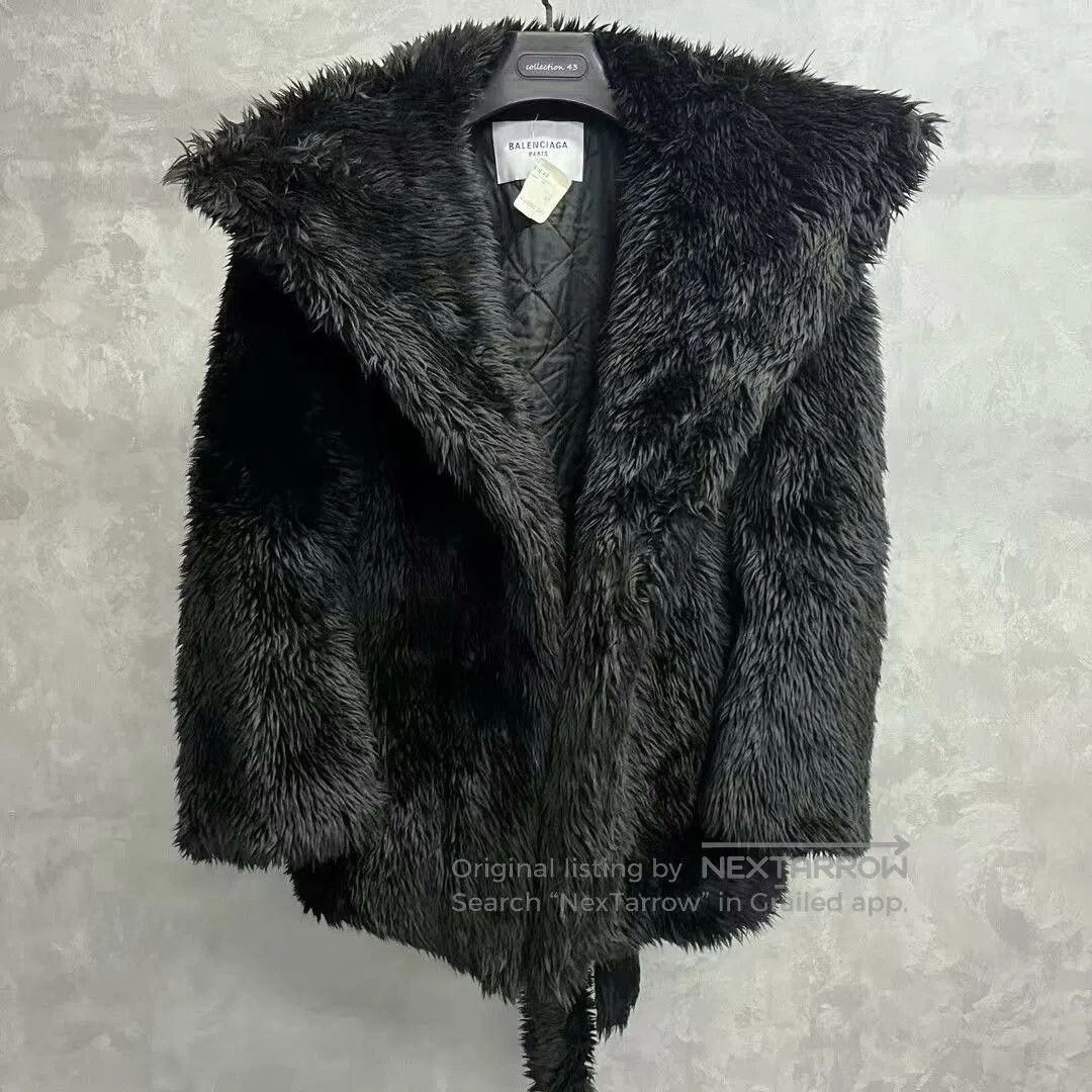 Balenciaga Balenciaga Black Fur Collar Coat. Size US S / EU 44-46 / 1 - 1 Thumbnail