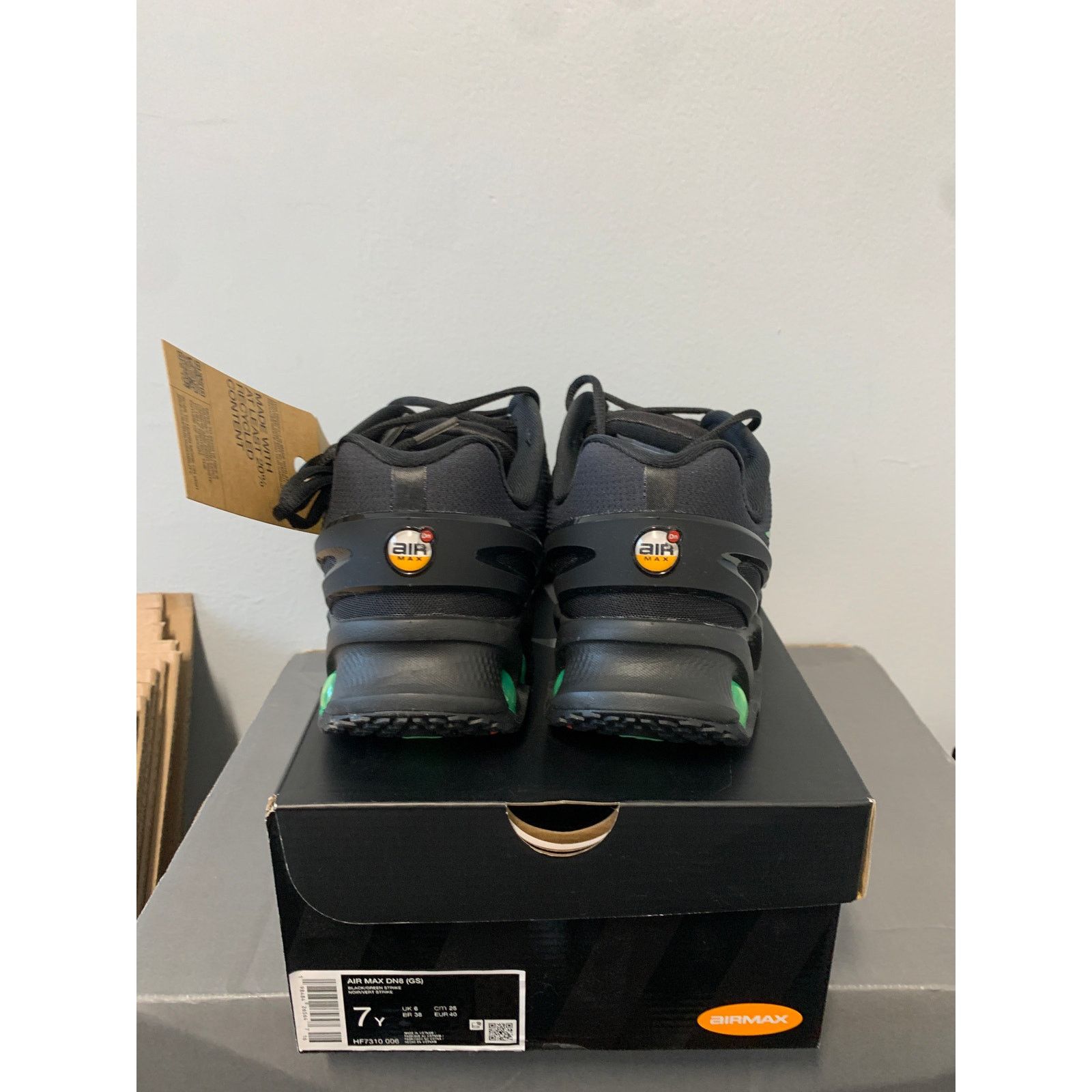 Nike Nike Air Max Dn8 Black Green Strike Dark Smoke Grey Size 7Y Size US 7 / EU 40 - 3 Thumbnail