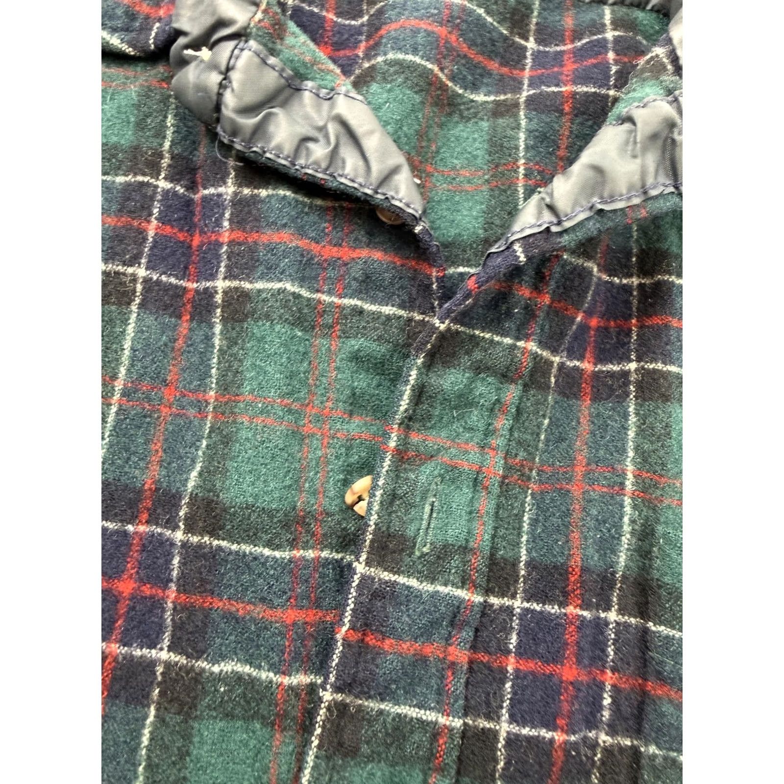 Pendleton VINTAGE Pendleton Shirt Mens Large Green Wool Plaid Quilted Shirt Jac USA 90s Mens Large Green Wool Plaid Quilted Shirt Jacket USA 90s Size US L / EU 52-54 / 3 - 7 Thumbnail