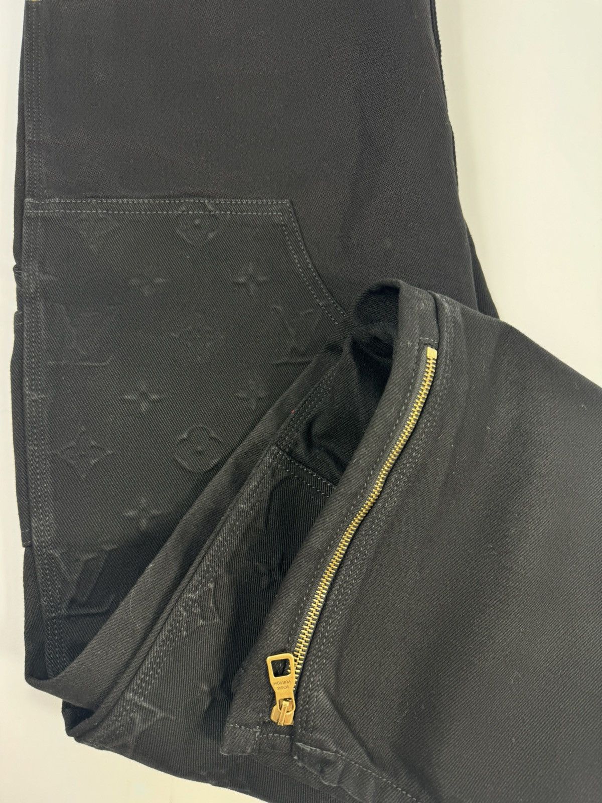 Louis Vuitton MONOGRAM PRINT DENIM CARGO TROUSERS Size US 34 / EU 50 - 7 Thumbnail