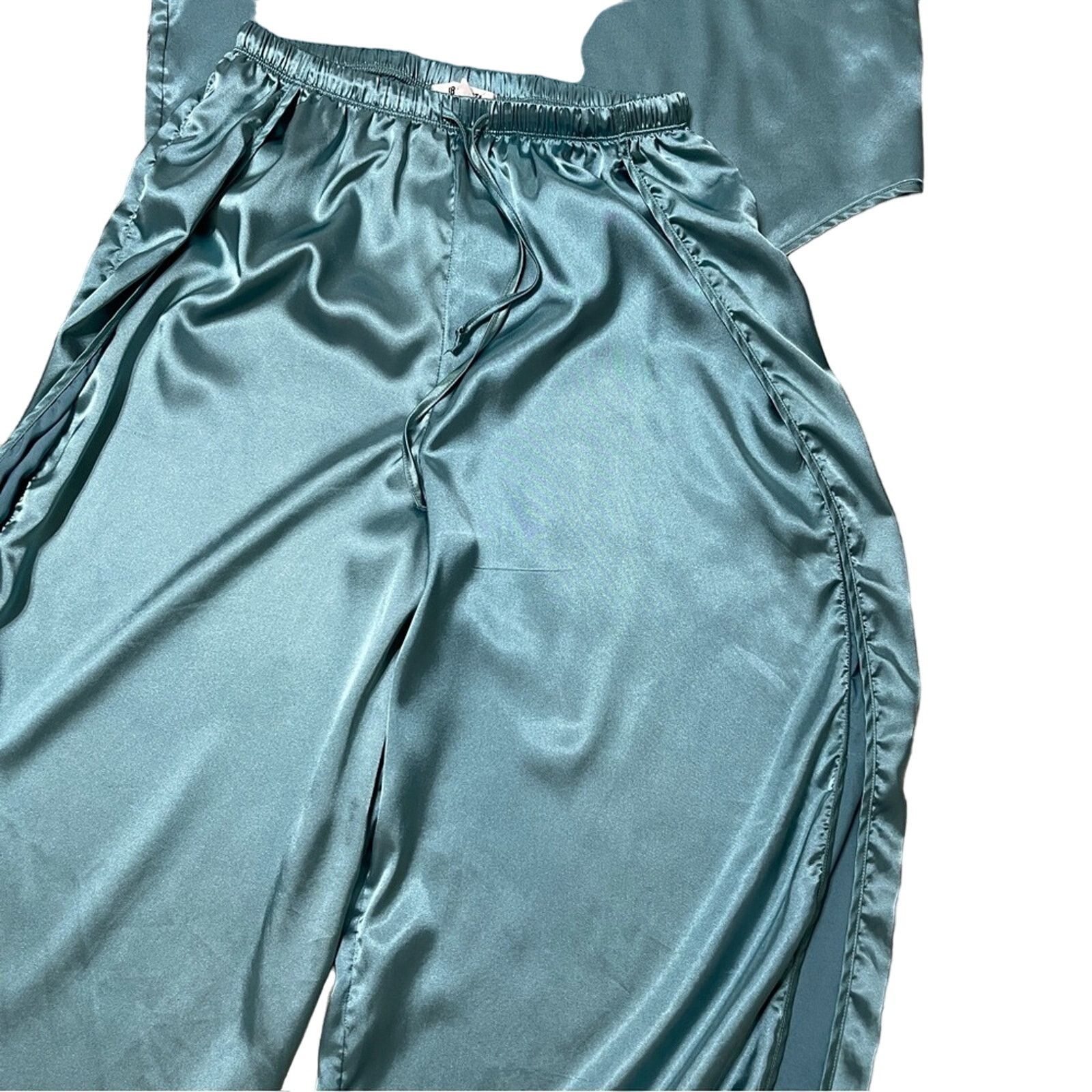 BB Dakota BB Dakota Women's Satin 2-Piece Short Sleeve Pant Lounge Size 32" / US 10 / IT 46 - 8 Thumbnail