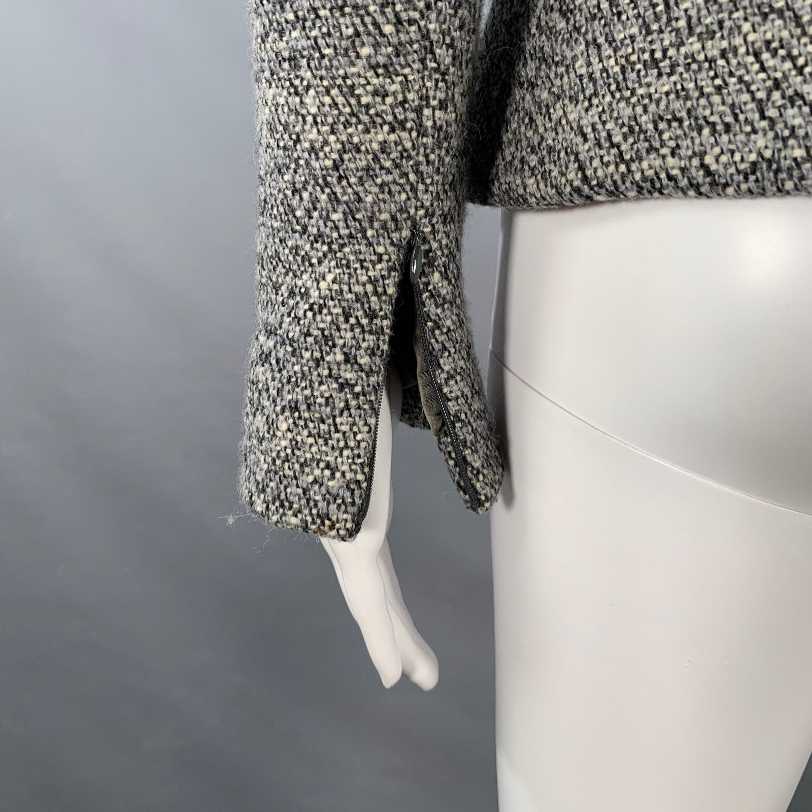 Alexander McQueen Size 4 Grey Black Wool Blend Boucle Single Breasted Jacket Size S / US 4 / IT 40 - 7 Thumbnail