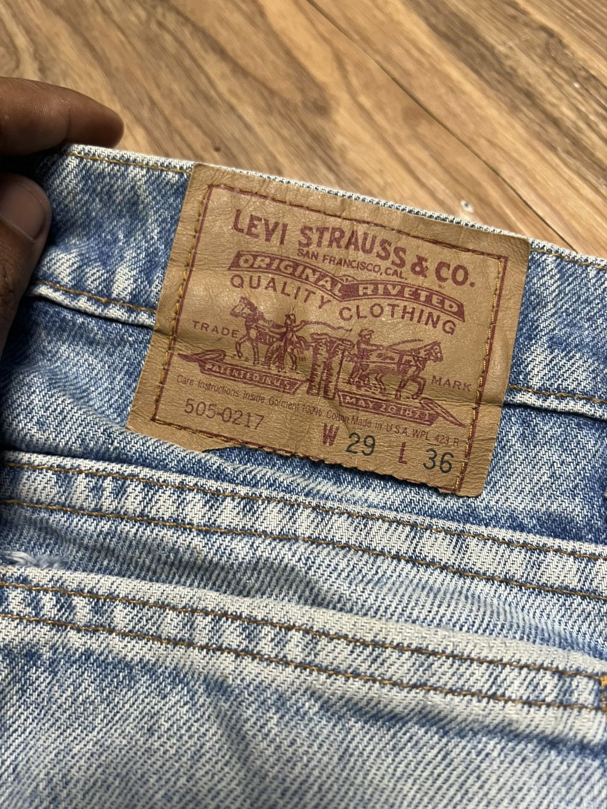 Levi's 90s Vintage Levi’s 505 Regular Fit Jeans - Made in USA (43) Size US 29 - 17 Thumbnail