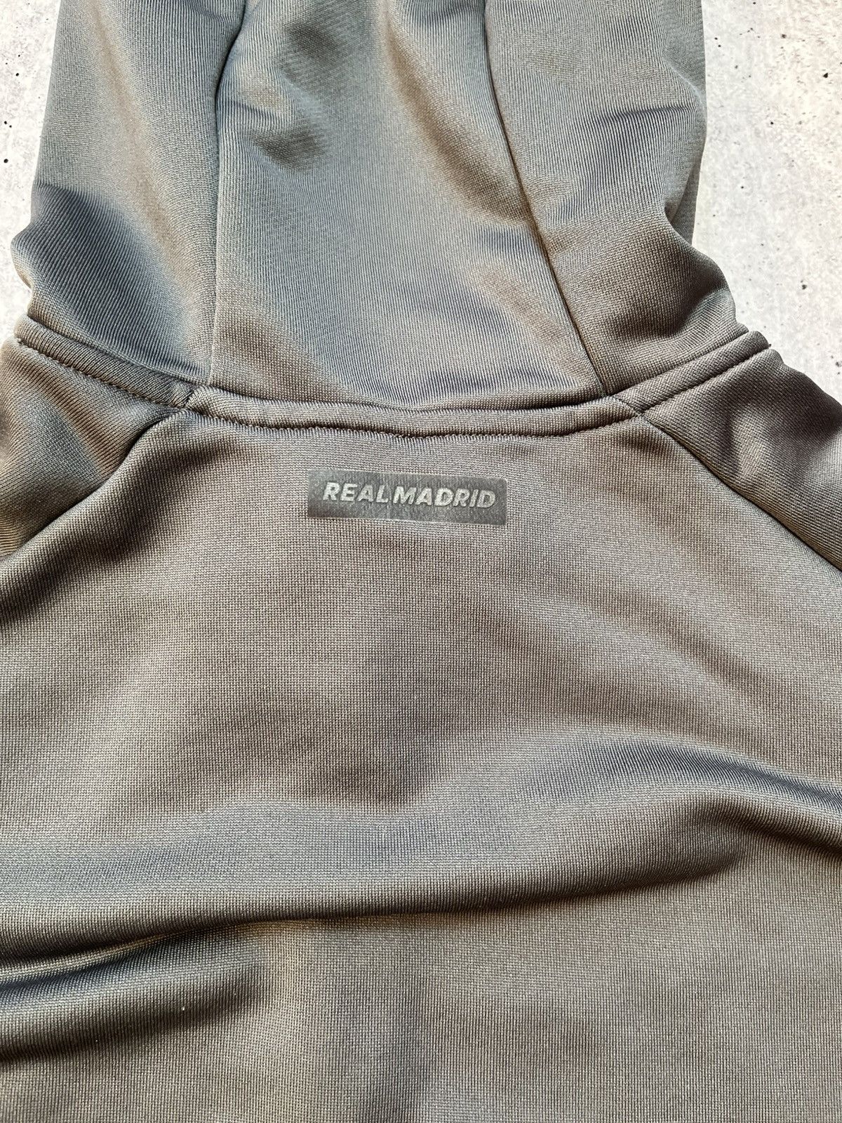 Adidas REAL MADRID TRACK HOODIE - GREY FIVE/SPRING 2020/2021 SIZE M Size US M / EU 48-50 / 2 - 11 Thumbnail