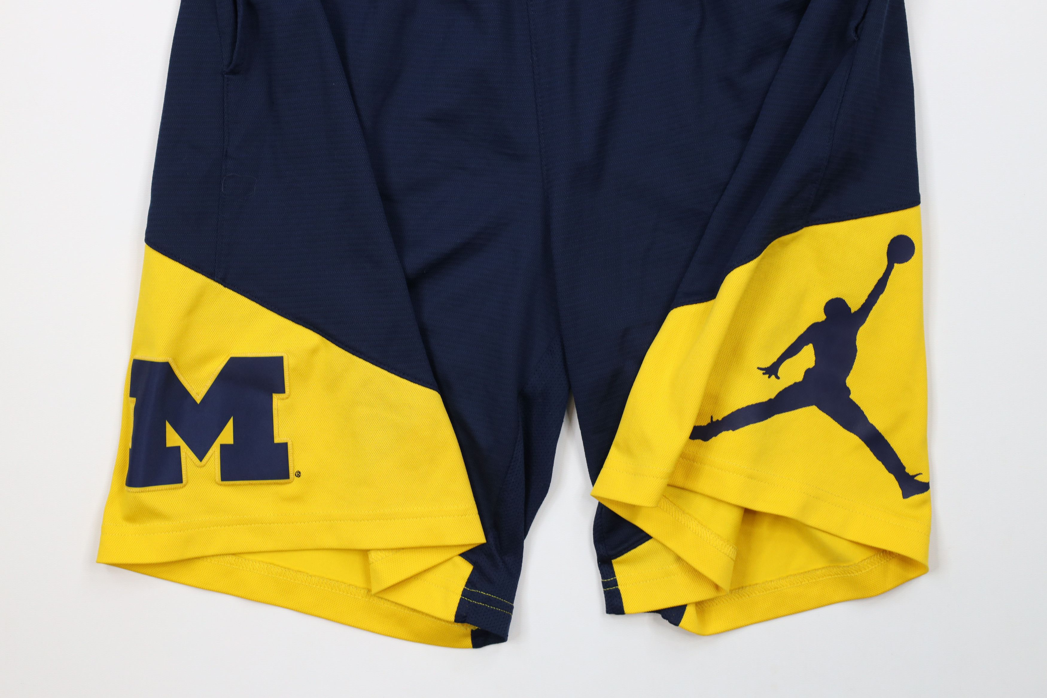Nike × Vintage Nike Air Jordan University of Michigan Basketball Shorts Size US 34 / EU 50 - 3 Thumbnail