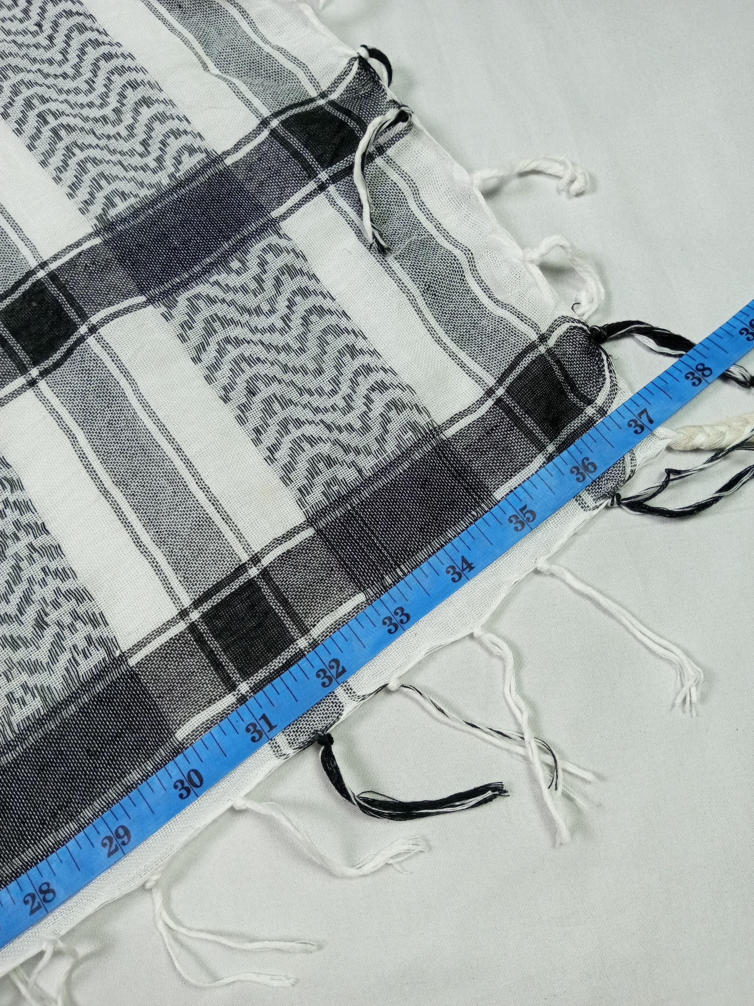Japanese Brand Skulls scarf Inspired by Alexander Mcqueen Size ONE SIZE - 8 Thumbnail