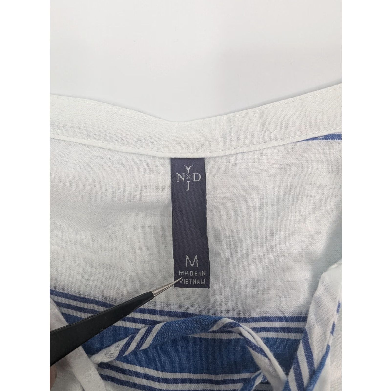 NYDJ NYDJ White Blue Vertical Stripe V-neck Tie Neck Blouse Roll-Up Sleeve Size M Womens Shirt Blouse 100% Cotton Blue Stripe Size M / US 6-8 / IT 42-44 - 7 Thumbnail