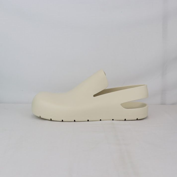 Bottega Veneta o1rshd1 Matt Rubber Puddle Sandal in Fondant Size US 11 / EU 44 - 2 Thumbnail