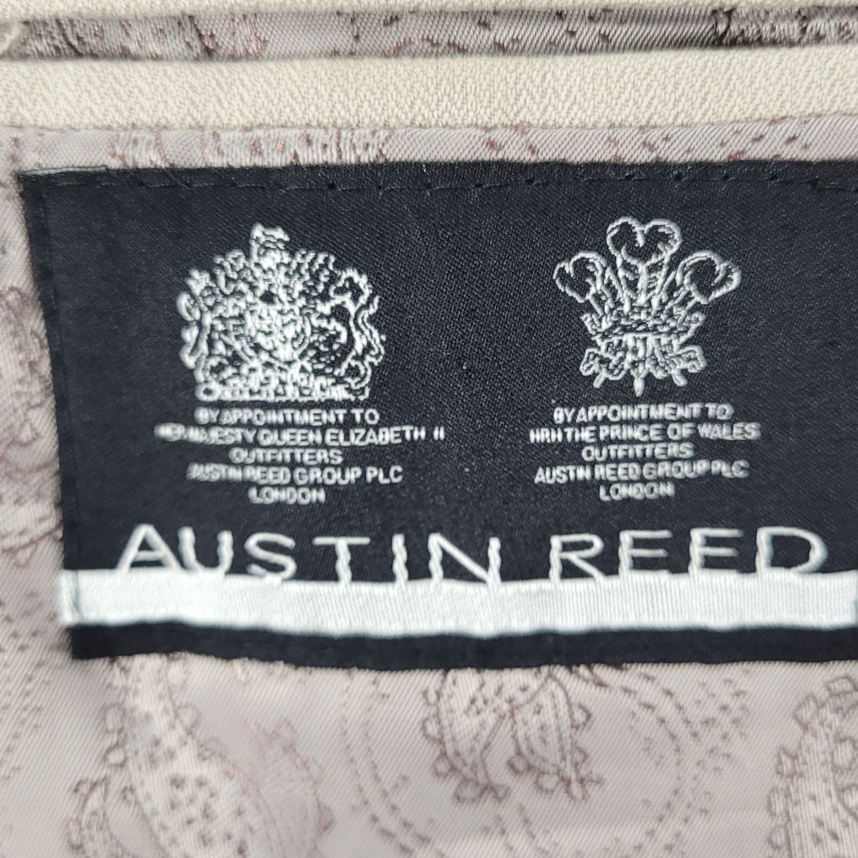 Austin Reed VINTAGE Austin Reed HRH Beige Silk Blend 2 Button Notch Blazer Sport Coat 44L Size 44R - 3 Thumbnail