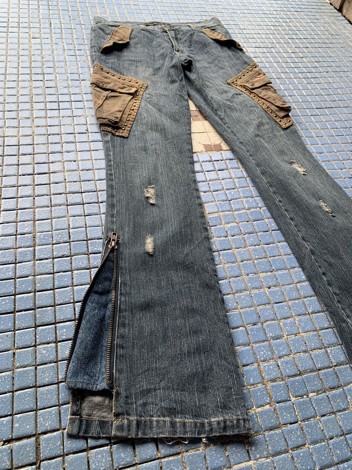 If Six Was Nine How hand jam studded camo distressed flared cargo pants Size US 31 - 8 Thumbnail