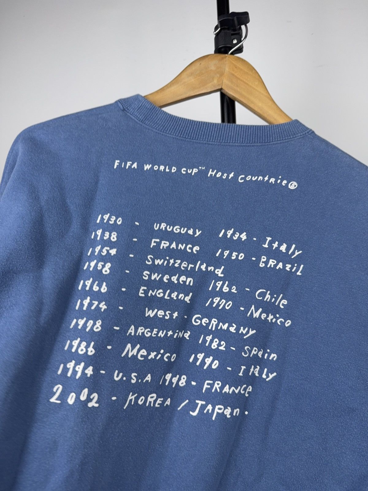 Vintage Vintage FIFA World Cup 2002 Korea Japan Crewneck Sweatshirt Size US M / EU 48-50 / 2 - 10 Thumbnail