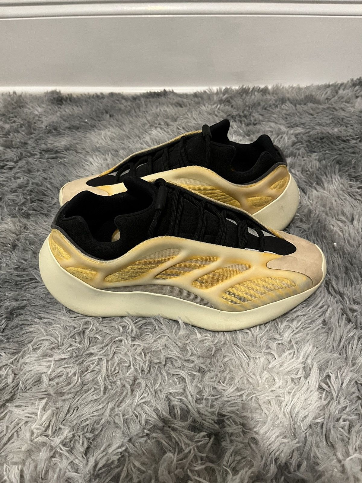 Yeezy YEEZY 700 V3 Mono Safflower Size US 10.5 / EU 43-44 - 4 Thumbnail