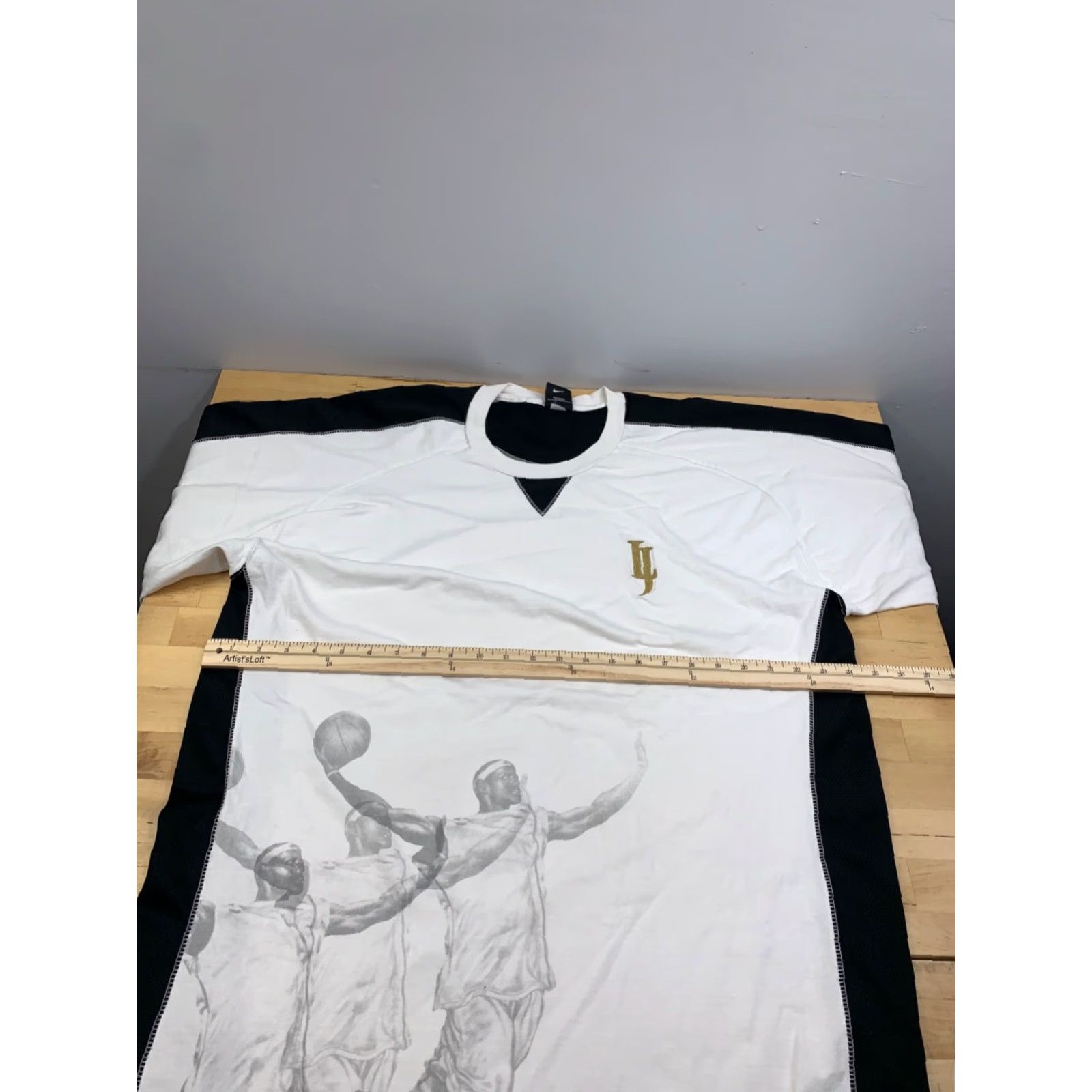 Vintage VINTAGE Lebron James LB23 Shirt Mens XL White Graphic Print T-Shirt Crew Neck Short Sleeve Sports 90s Mens Size US XL / EU 56 / 4 - 6 Thumbnail