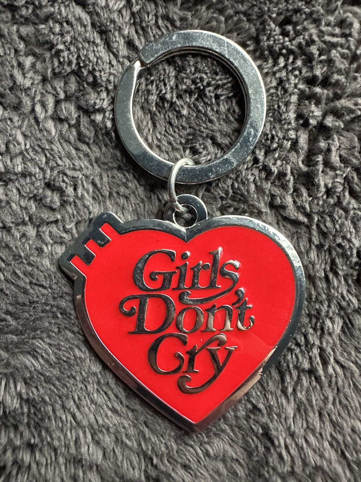 Girls Don't Cry キーチェーン Amazon.co.jp: Girls Don't Cry ガールズドントクライキーホルダー 赤