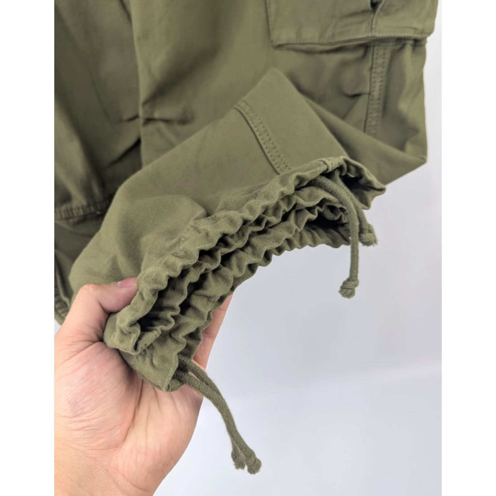 Aritzia Aritzia TNA Supply Cargo Pants Women's Size 4 Army Green Cargo Pants Tapered Regular Waist Buckle Zipper Size 27" / US 4 / IT 40 - 4 Thumbnail