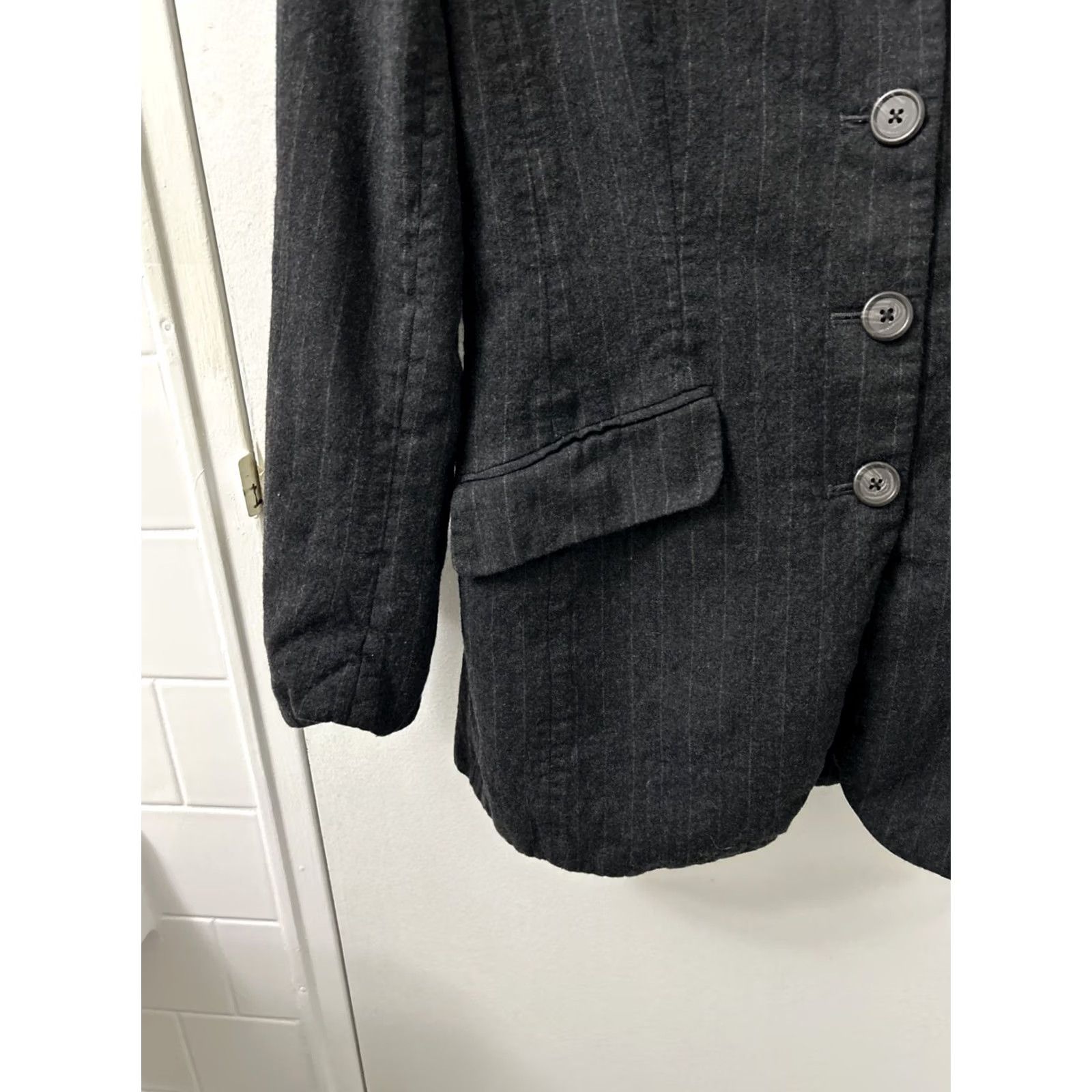 Ralph Lauren VINTAGE Lauren Ralph Lauren Blazer Womens 8 Black Worsted Wool Pinstripe Single-Breasted Three-Button Sleeve Tailored Business Casual Winter Fall Size M / US 6-8 / IT 42-44 - 6 Thumbnail