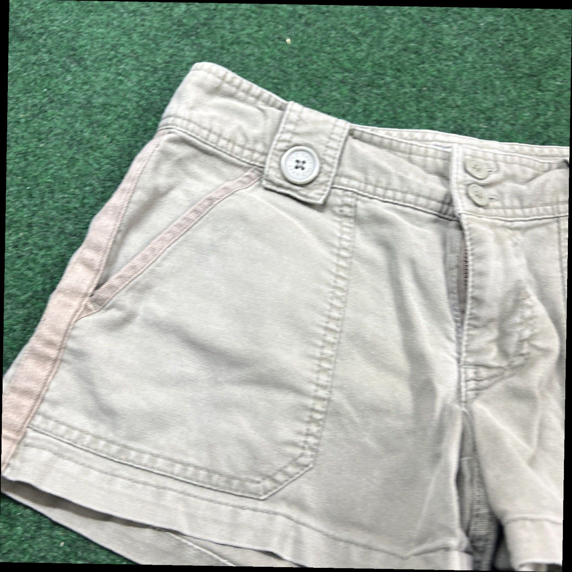 Old Navy Old Navy Womens Shorts Army Green Ultra Low Waist 3 Inch Inseam Casual Sz 6(29) Size 28" / US 6 / IT 42 - 2 Thumbnail