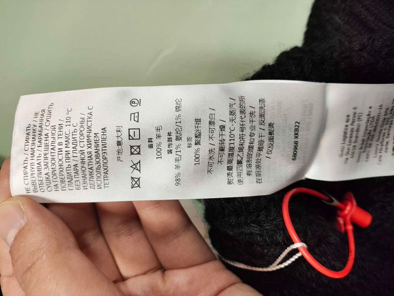 Gucci GucciBlack V-neck sweater 2503-Nextarrow Size US XS / EU 42 / 0 - 6 Thumbnail