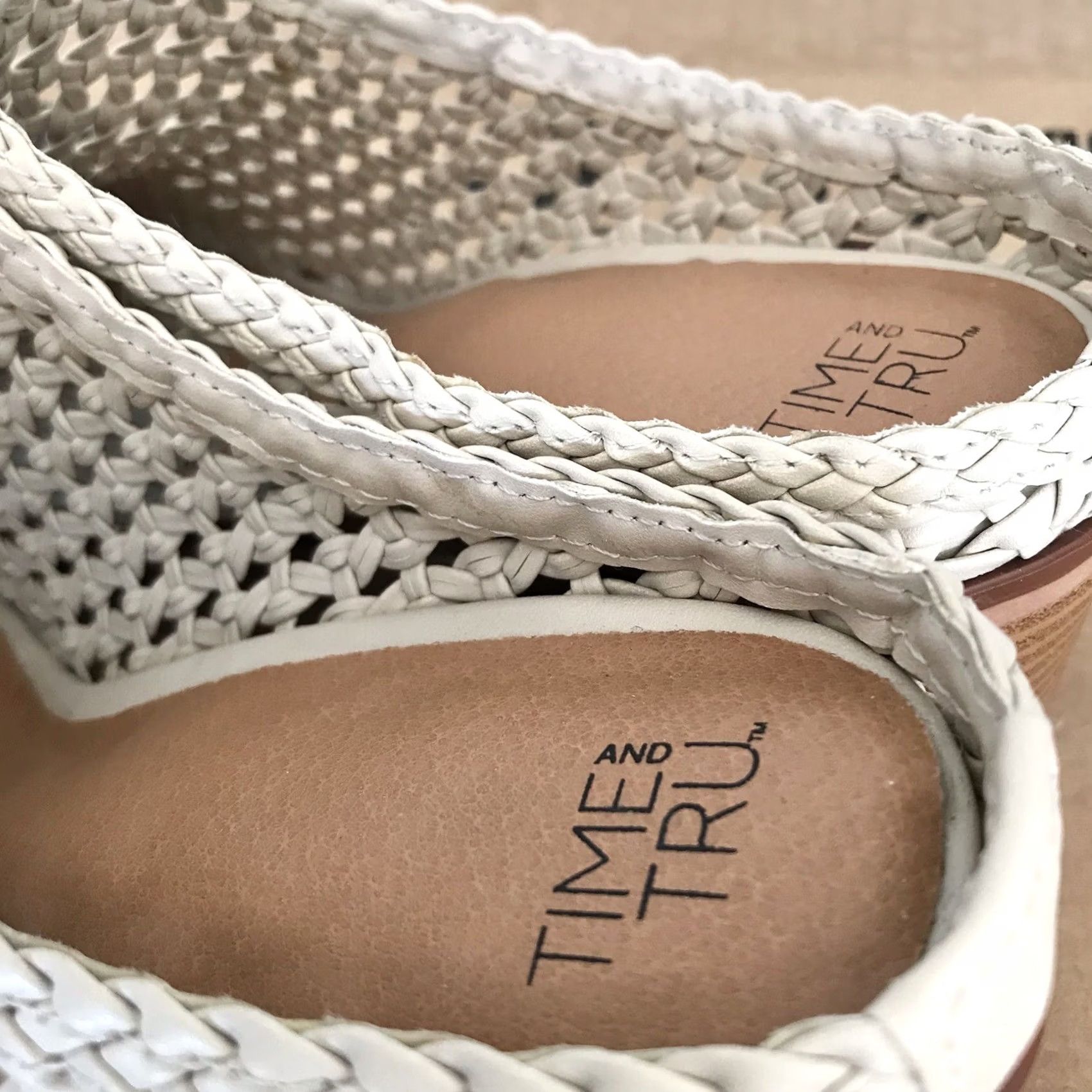 Vintage Time And Tru Women Ivory White Woven Memory Foam Comfort Block Heels Mules 7.5 Size US 8 / IT 38 - 4 Thumbnail
