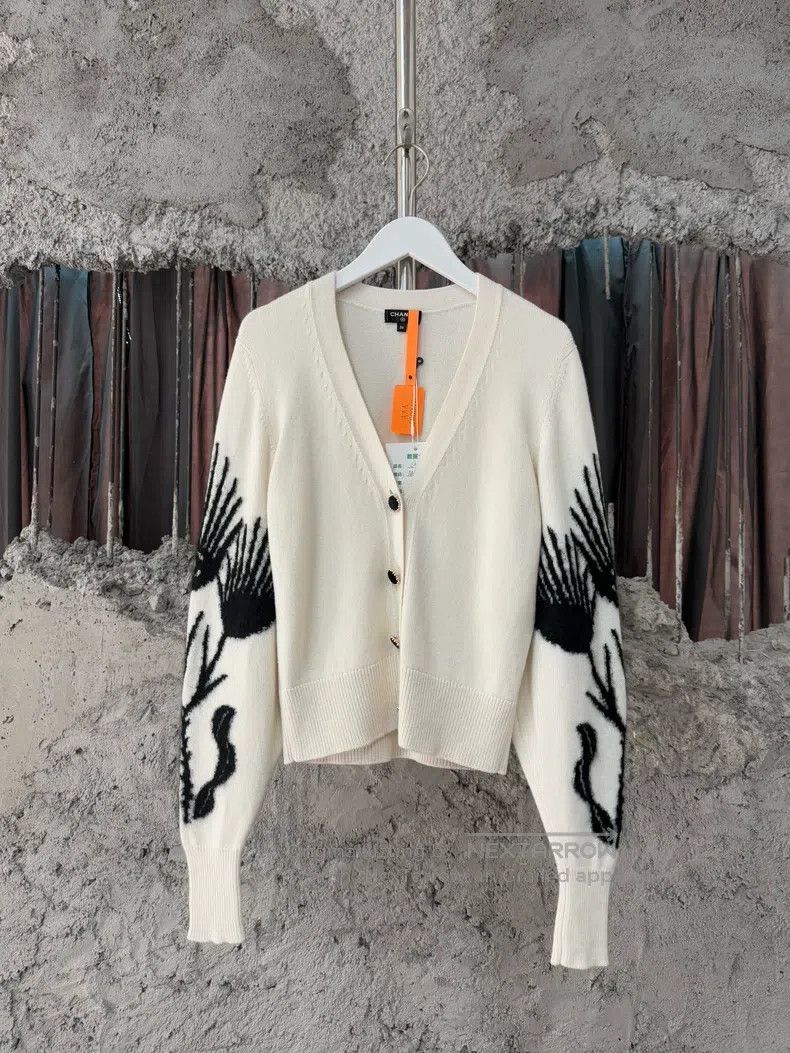 Chanel Chanel Winged cardigan coat Size XS / US 0-2 / IT 36-38 - 1 Thumbnail