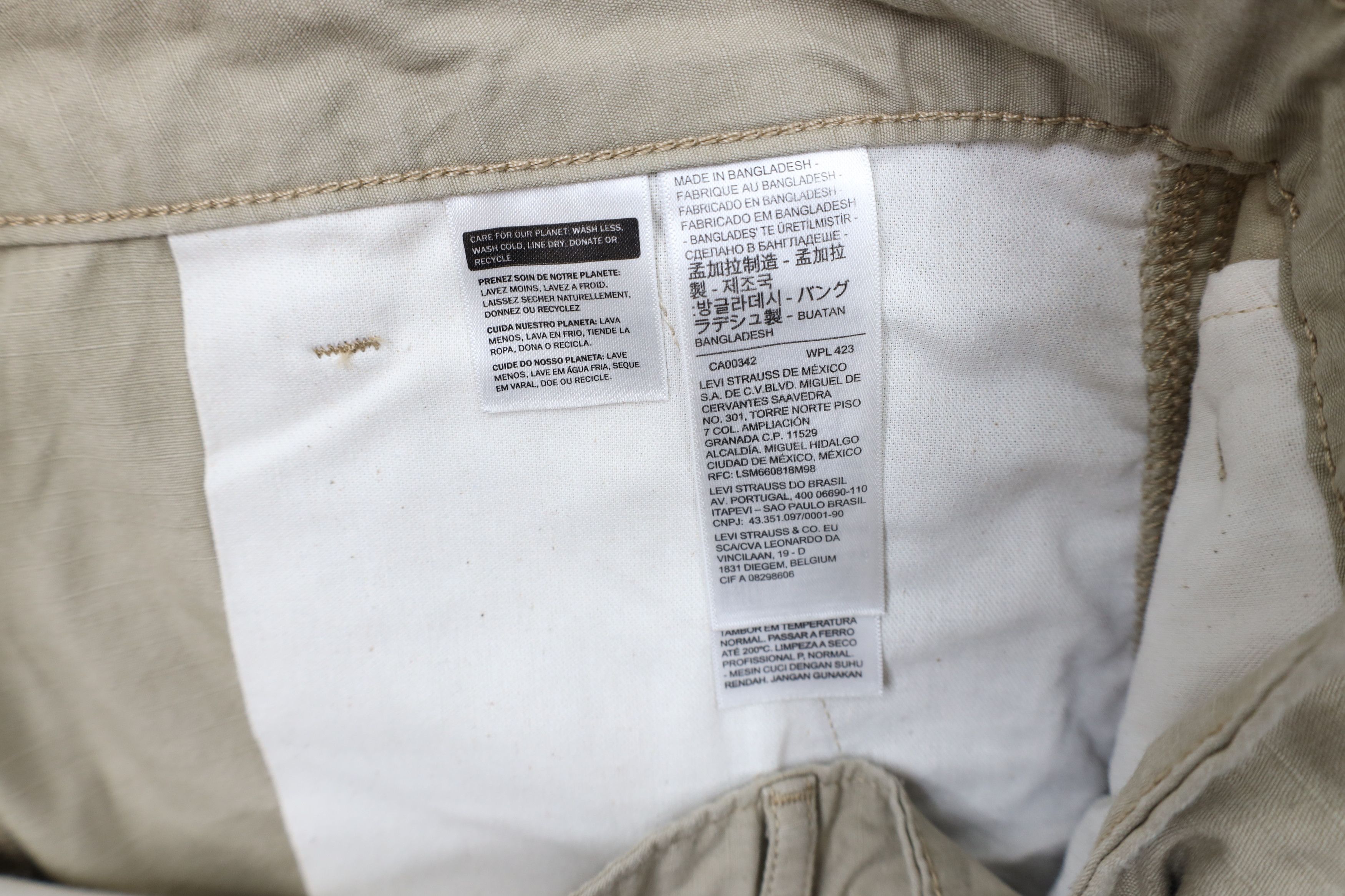 Levi's × Vintage Vintage Y2K Levis Relaxed Fit Cargo Shorts Beige Cotton Size US 32 / EU 48 - 7 Thumbnail