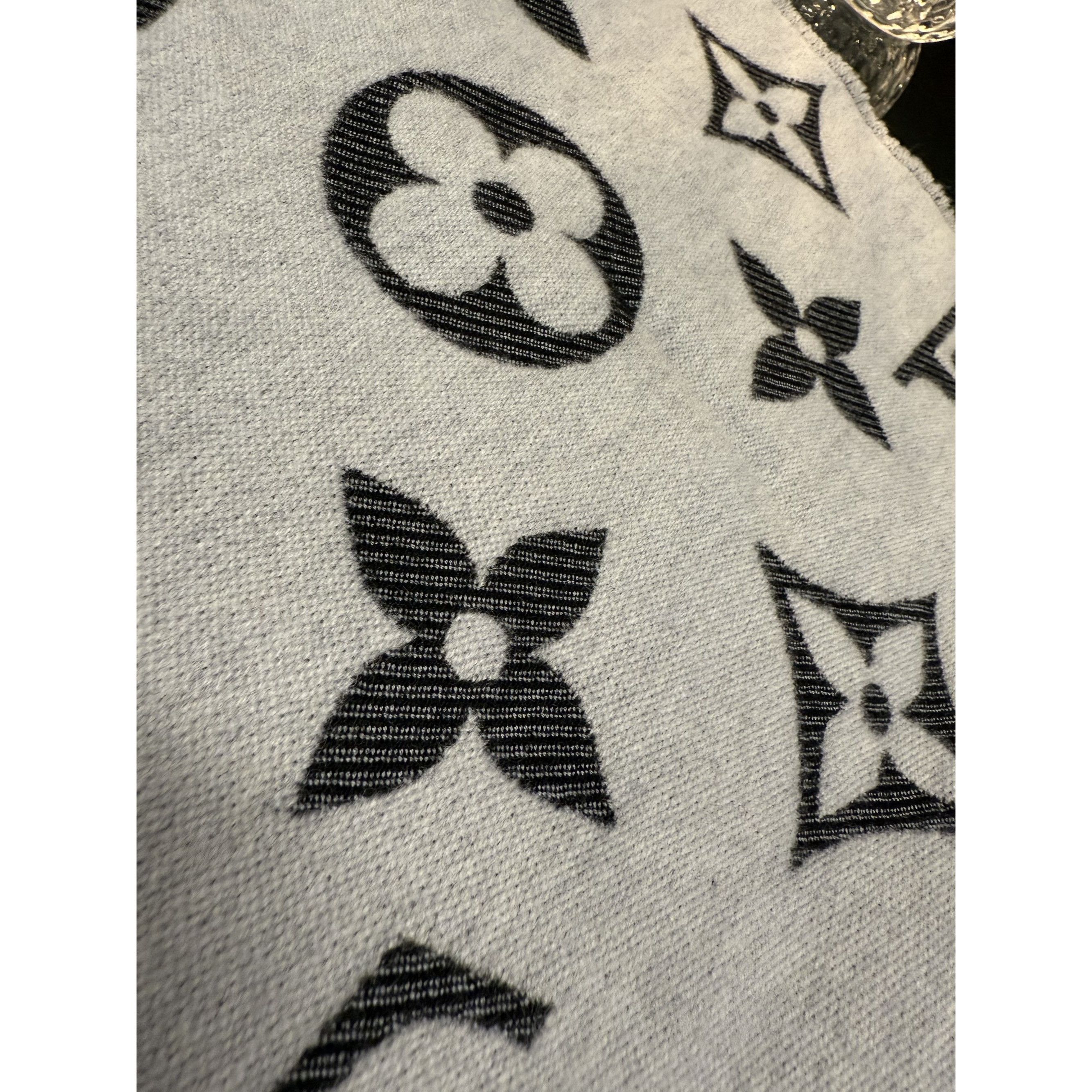 Louis Vuitton Louis Vuitton Monogram Wool Scarf Black & Gray Reversible Ma Size ONE SIZE - 6 Thumbnail