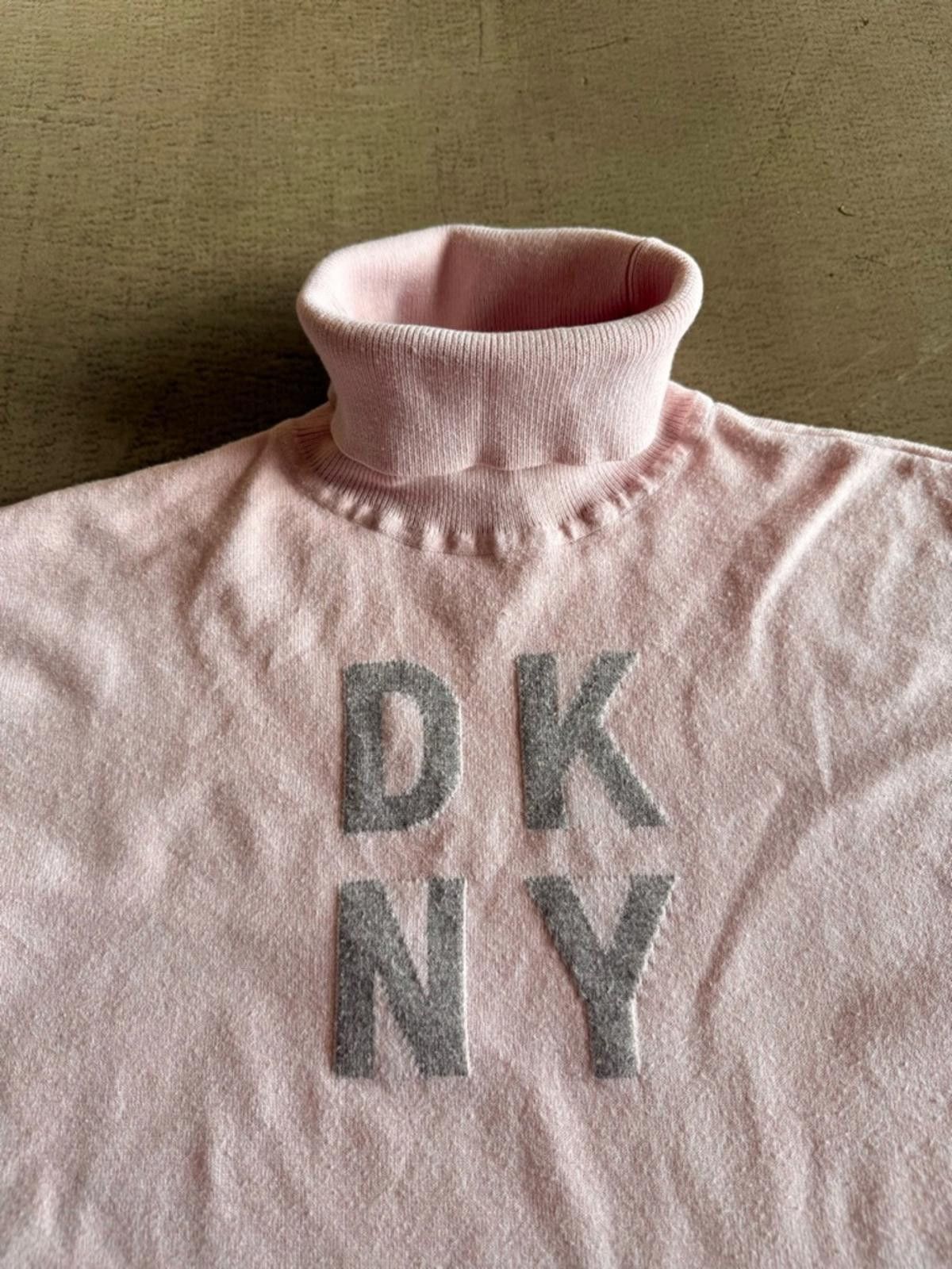 DKNY DKNY / Logo Turtleneck Sweater / Blush Pink Size S / US 4 / IT 40 - 9 Thumbnail