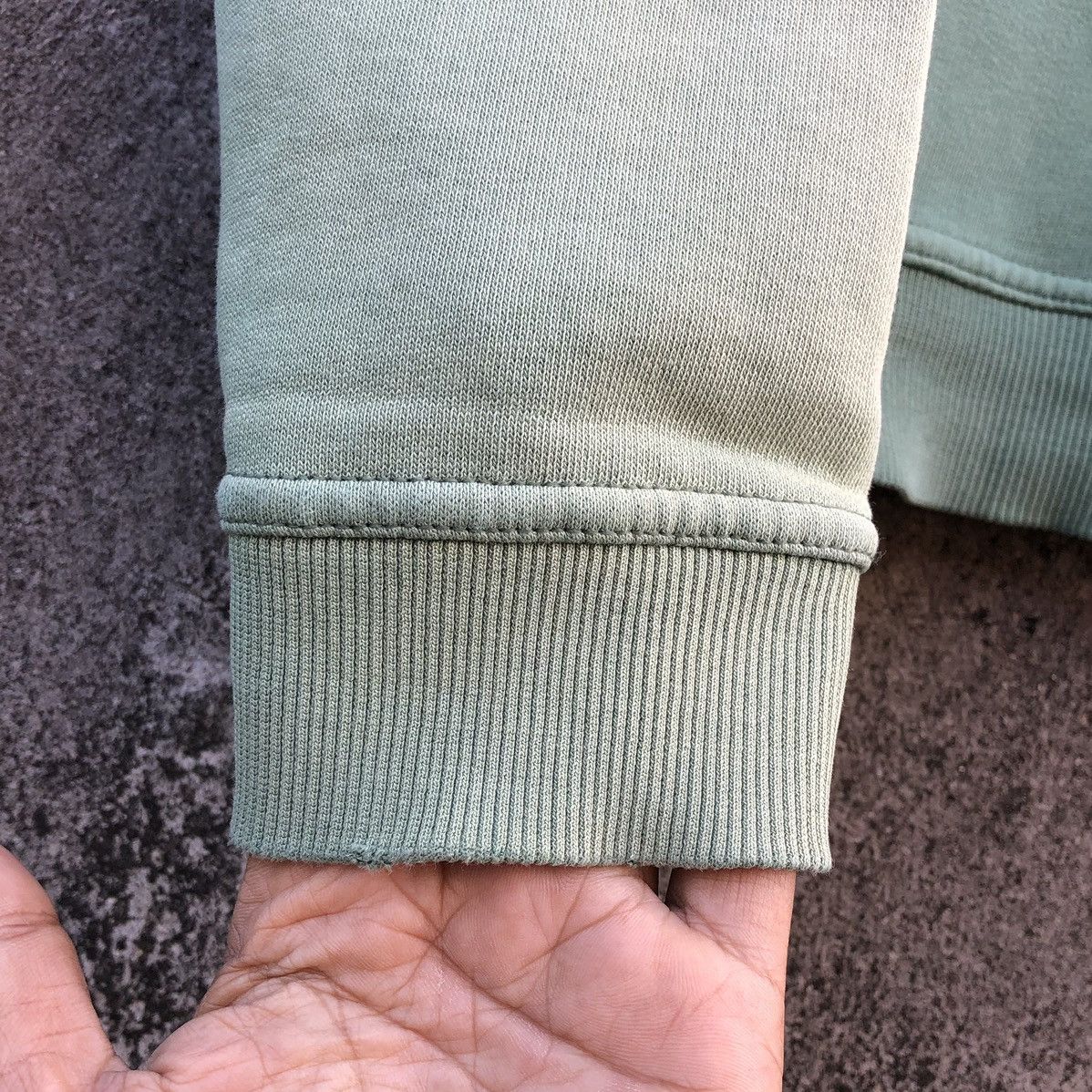 Vintage VTG THRASHED United Colours Of Benetton Crewneck Sweatshirt Size US S / EU 44-46 / 1 - 10 Thumbnail
