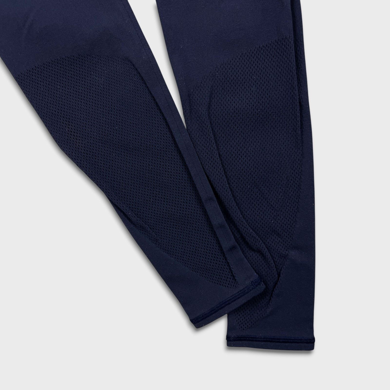 Lululemon Lululemon Reveal 7/8 Tight Mid Rise Seamless Yoga Leggings Size 27" / US 4 / IT 40 - 7 Thumbnail