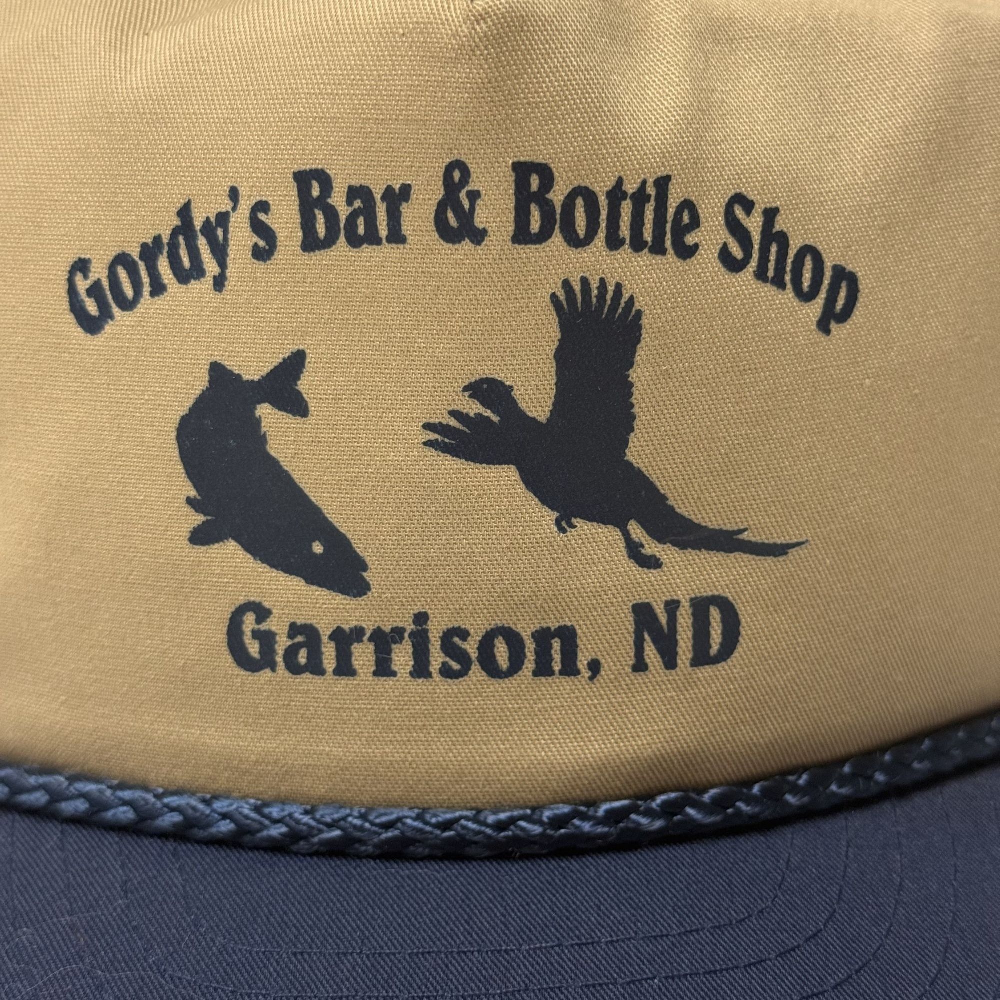 Nissan NoS New Vtg Nissun TRUCKER Hat GORDYS BAR BOTTLE Shop Cap Size ONE SIZE - 3 Thumbnail