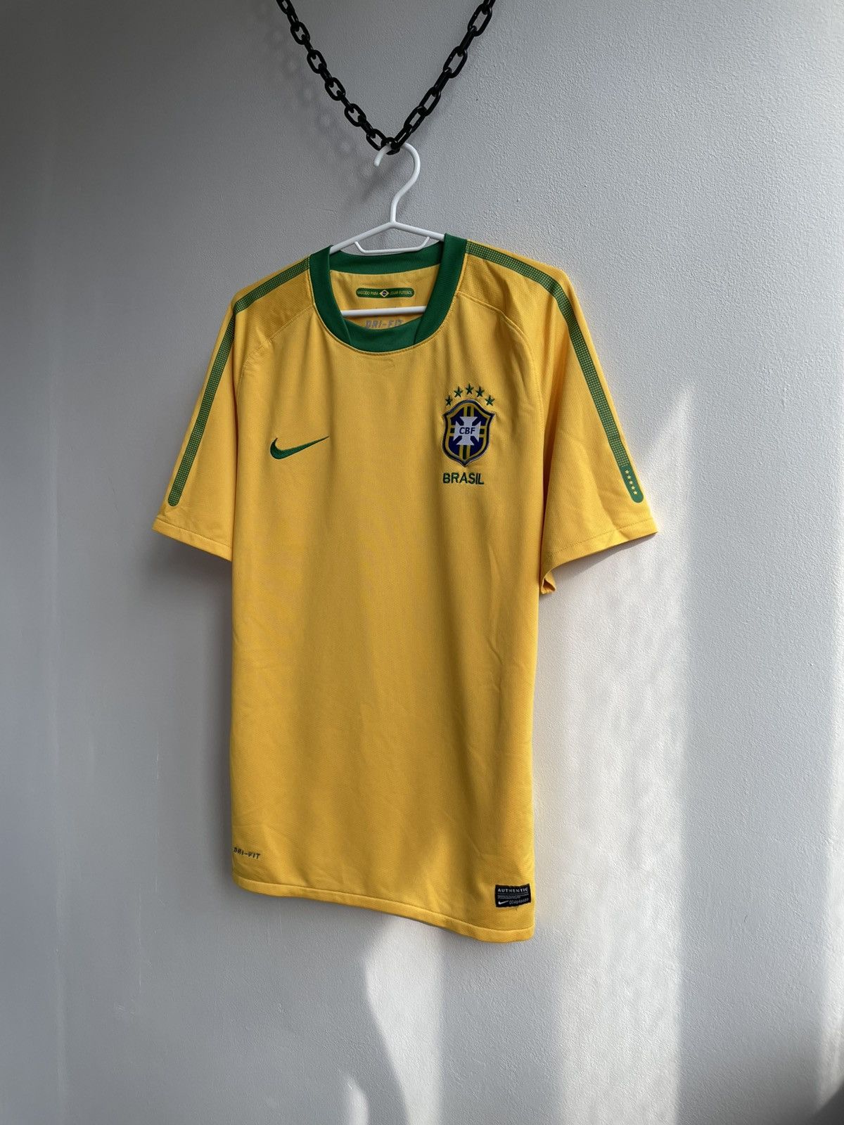 Nike Brasil 2010 2011 Home Football Shirt Soccer Jersey Nike Size US M / EU 48-50 / 2 - 2 Thumbnail