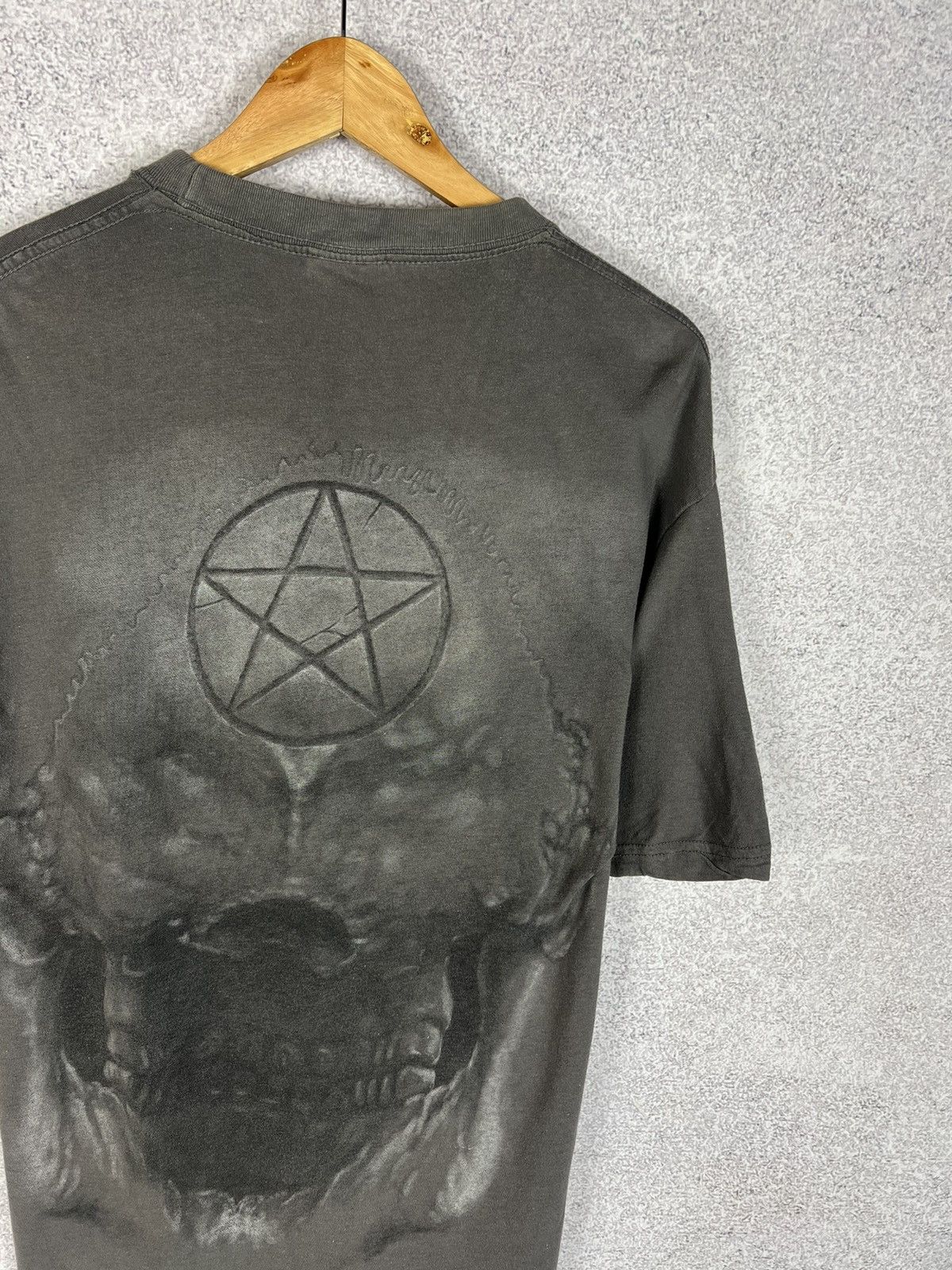 Vintage Vintage Y2K Skull All Overprinted Pentagram Tee Size US L / EU 52-54 / 3 - 7 Thumbnail
