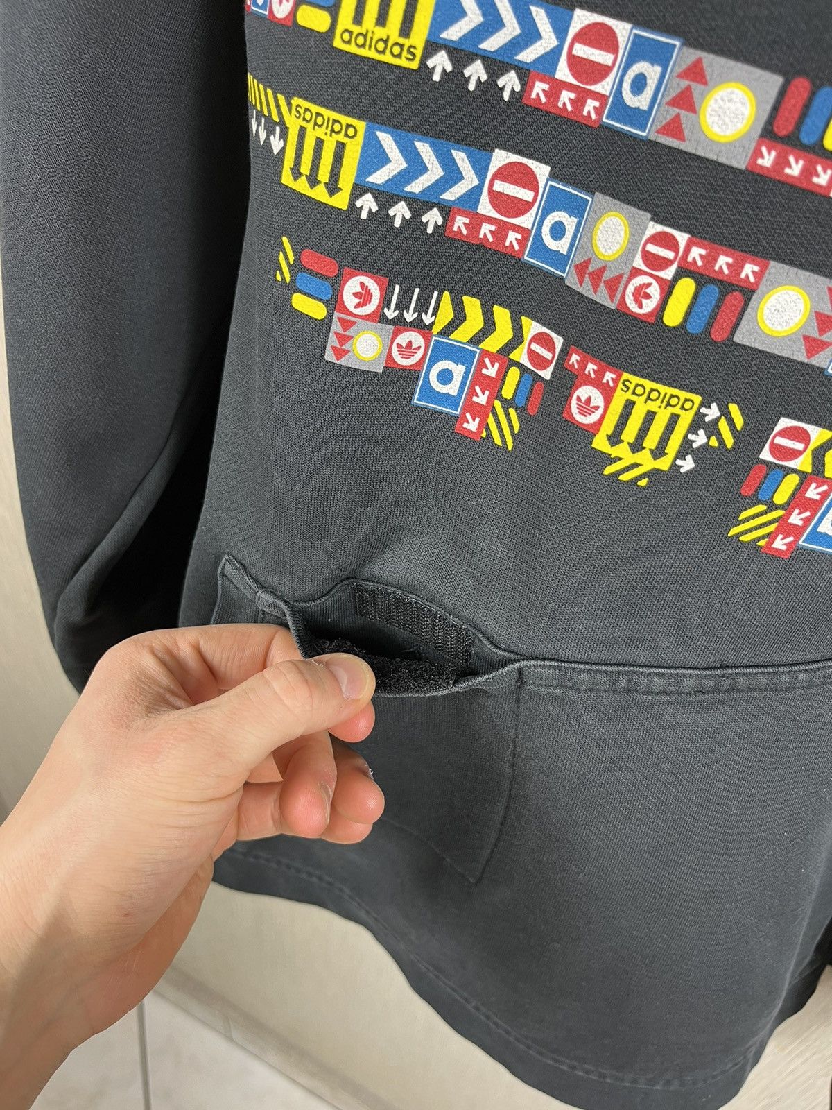 Adidas × Vintage Vintage Adidas y2k hoodie sweatshirt big logo road signs Size US L / EU 52-54 / 3 - 13 Thumbnail