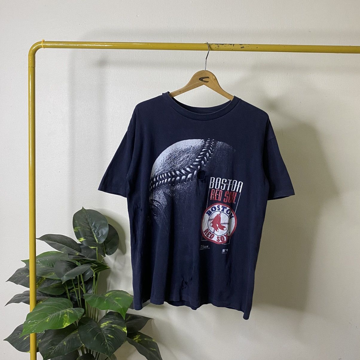 Salem Sportswear 1990s Boston Red Sox MLB Baseball Distressed Tee Size US L / EU 52-54 / 3 - 1 Thumbnail