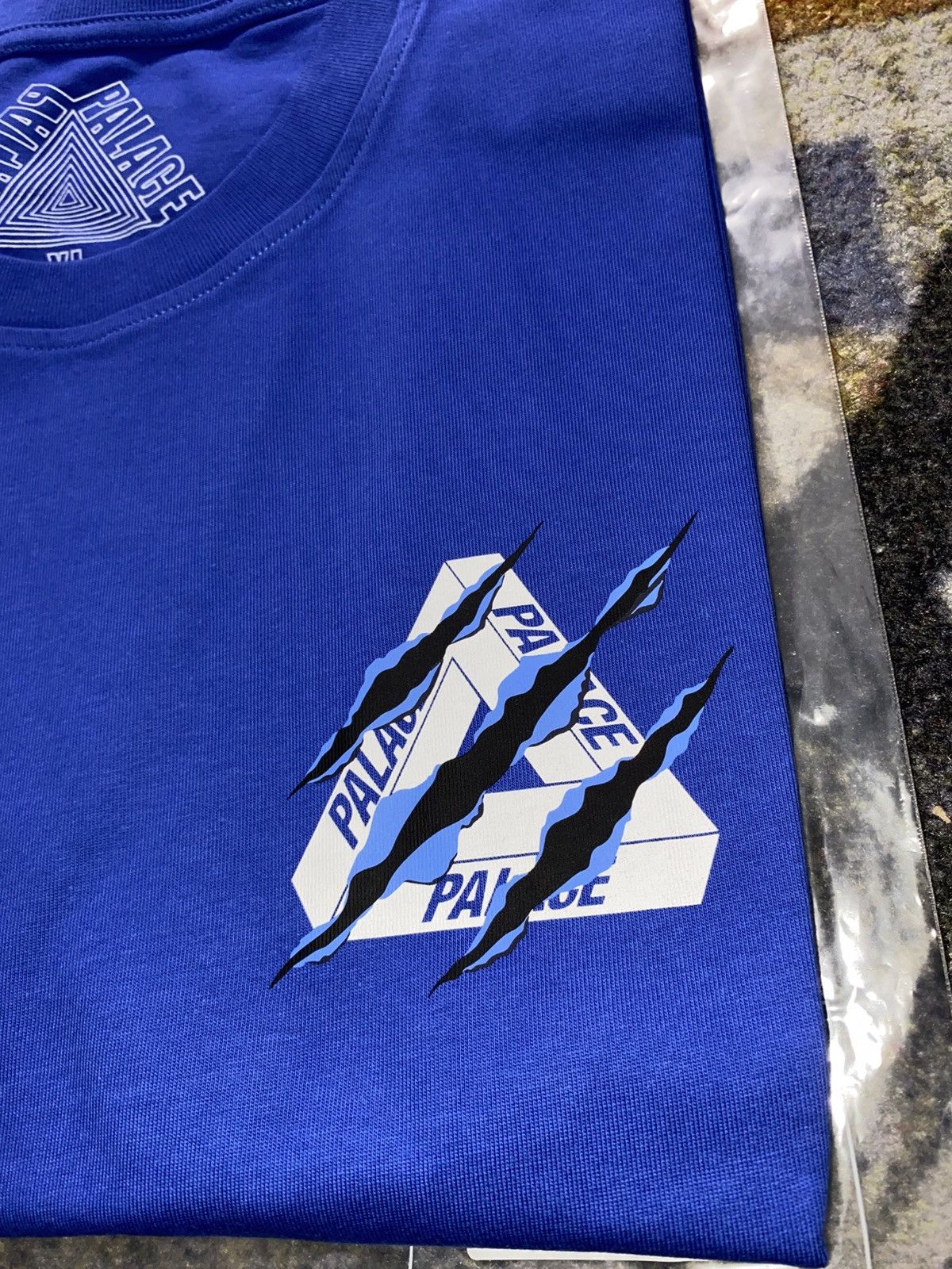 Palace Palace Ripped Tri Ferg T-Shirt Size US L / EU 52-54 / 3 - 3 Thumbnail