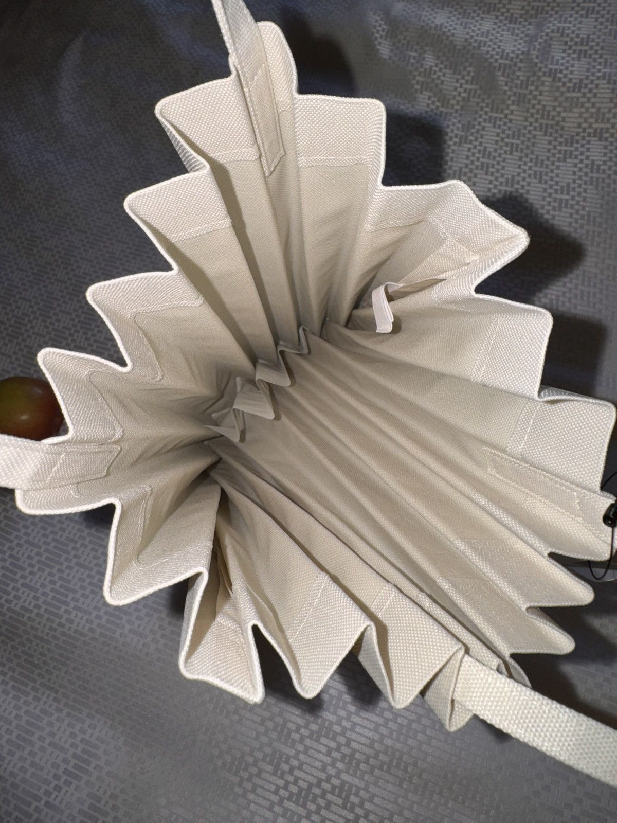 Issey Miyake me ISSEY MIYAKE Recycled Polyester Trunk Pleats Bag Size ONE SIZE - 6 Thumbnail